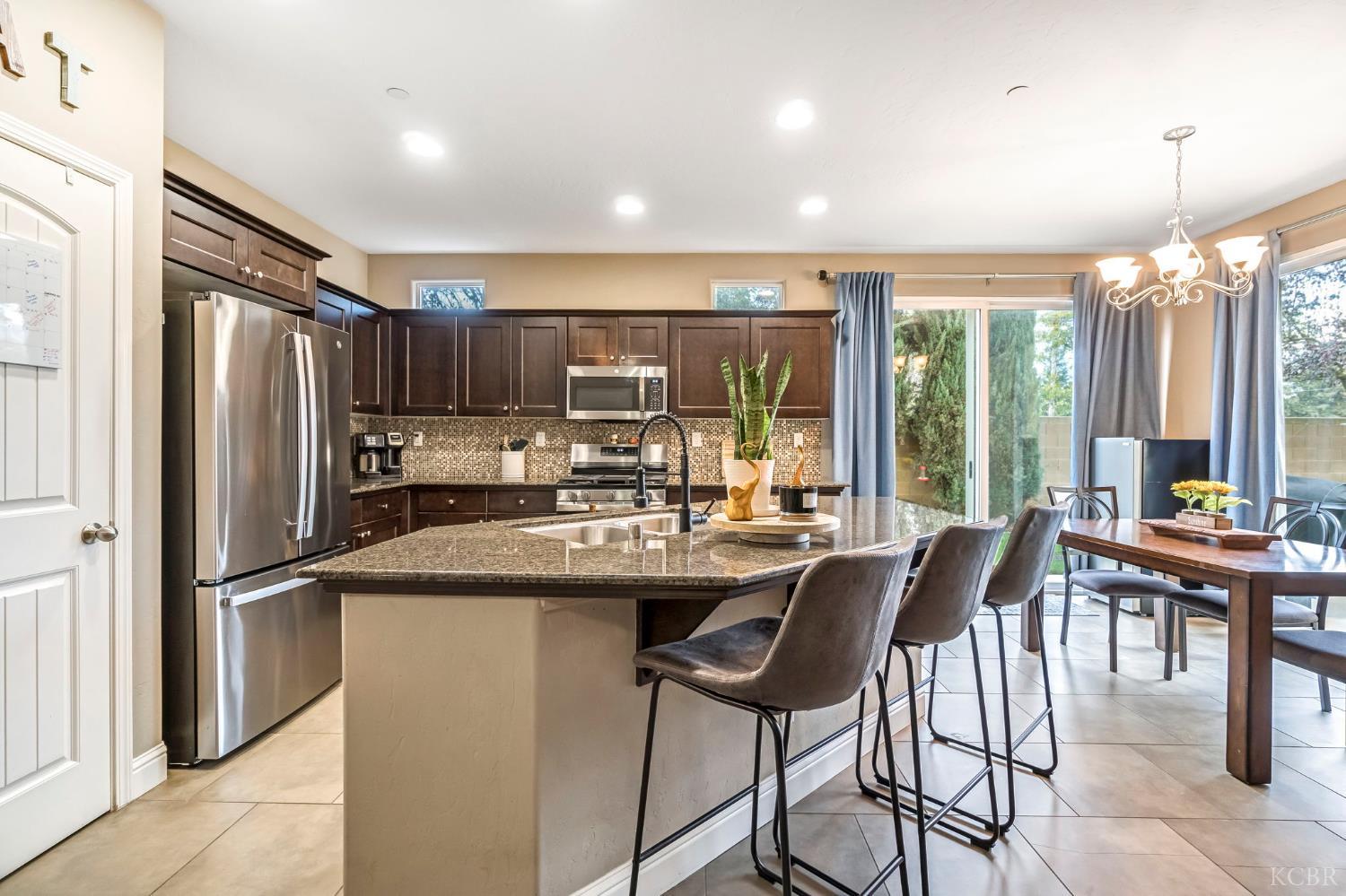 2470 Chardonnay Pl, Hanford, CA 93230