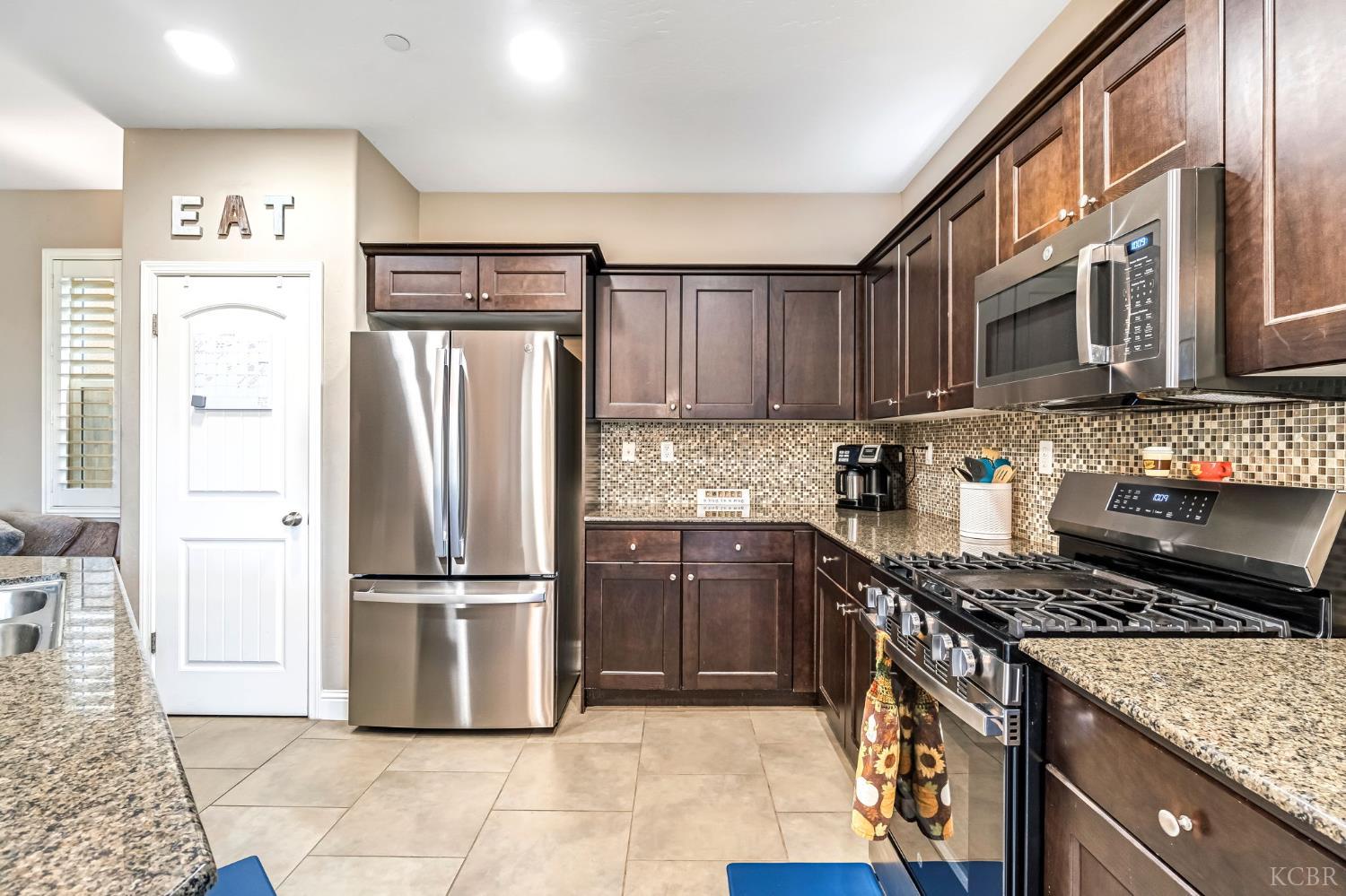 2470 Chardonnay Pl, Hanford, CA 93230