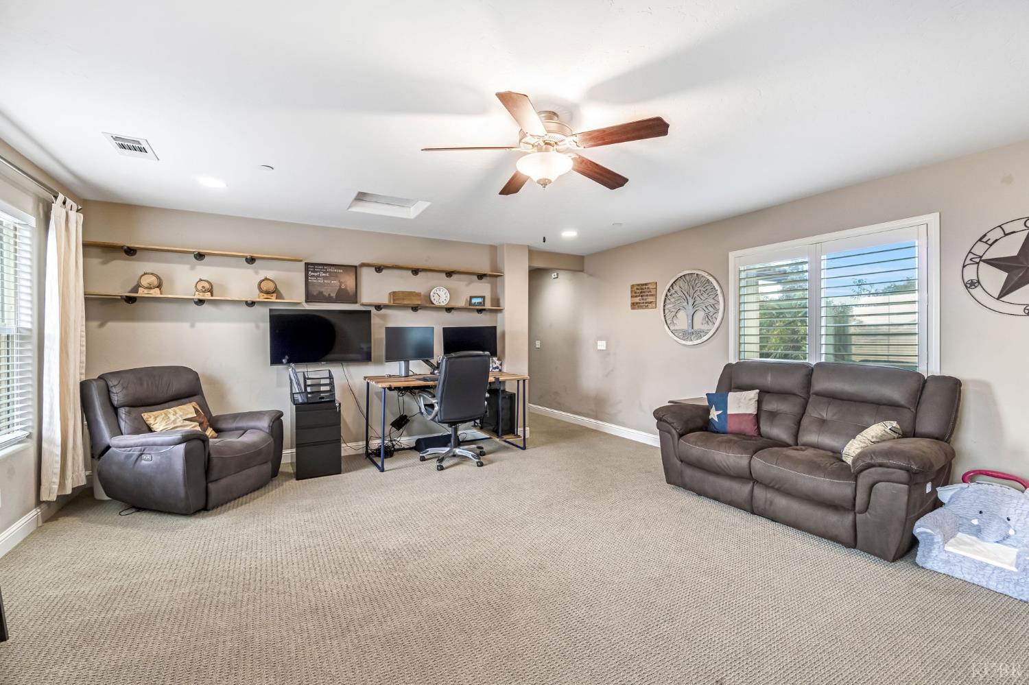 2470 Chardonnay Pl, Hanford, CA 93230