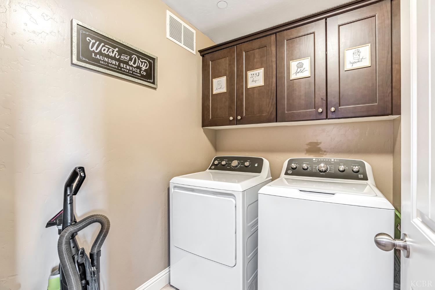 2470 Chardonnay Pl, Hanford, CA 93230