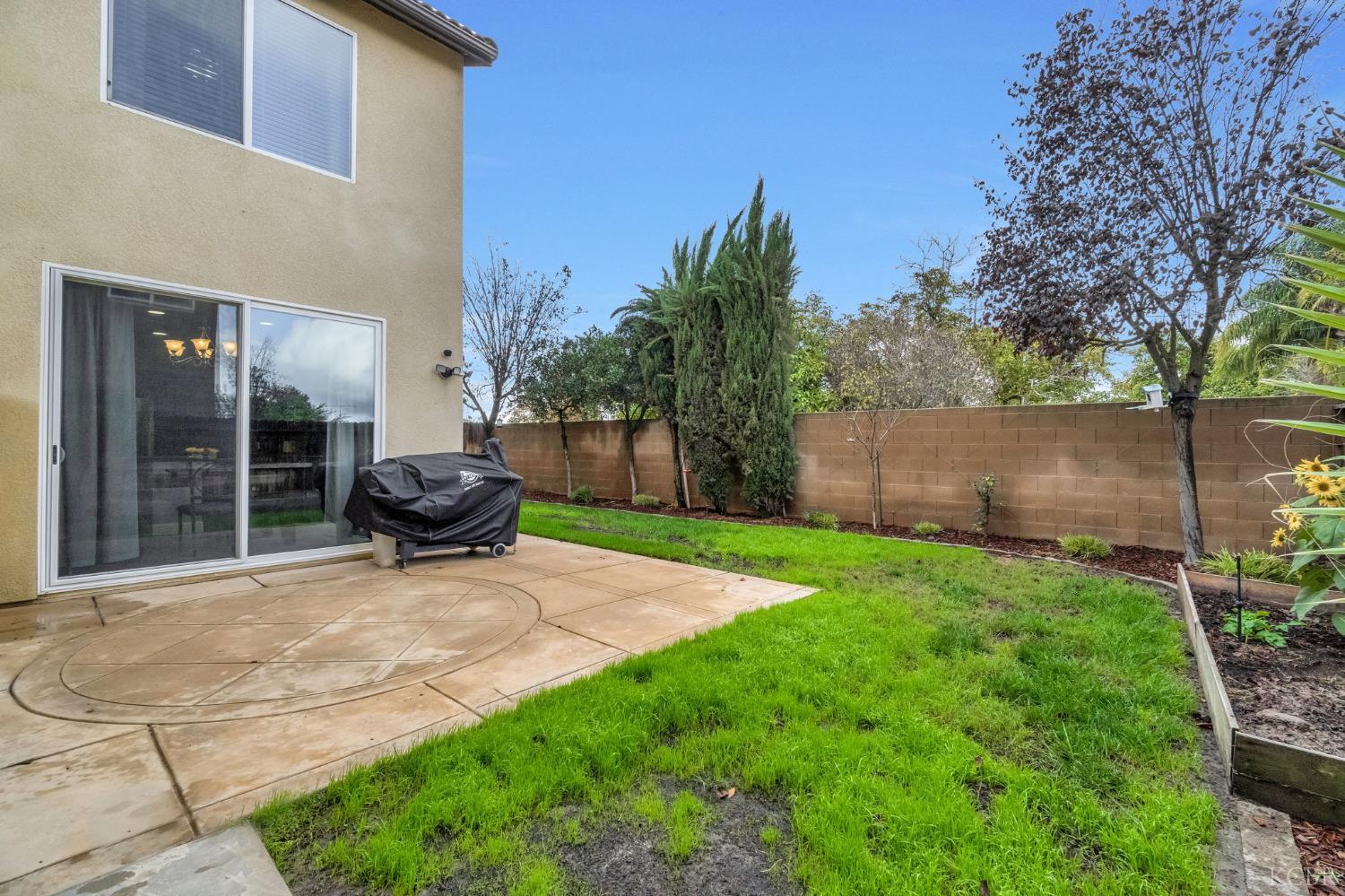 2470 Chardonnay Pl, Hanford, CA 93230