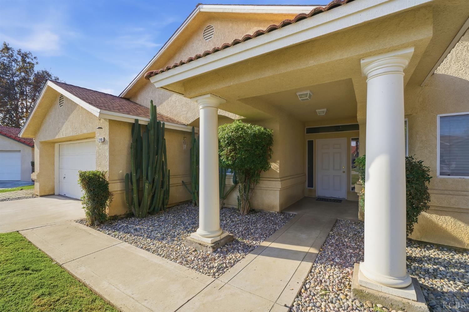 2440 Ashwood Ct, Hanford, CA 93230