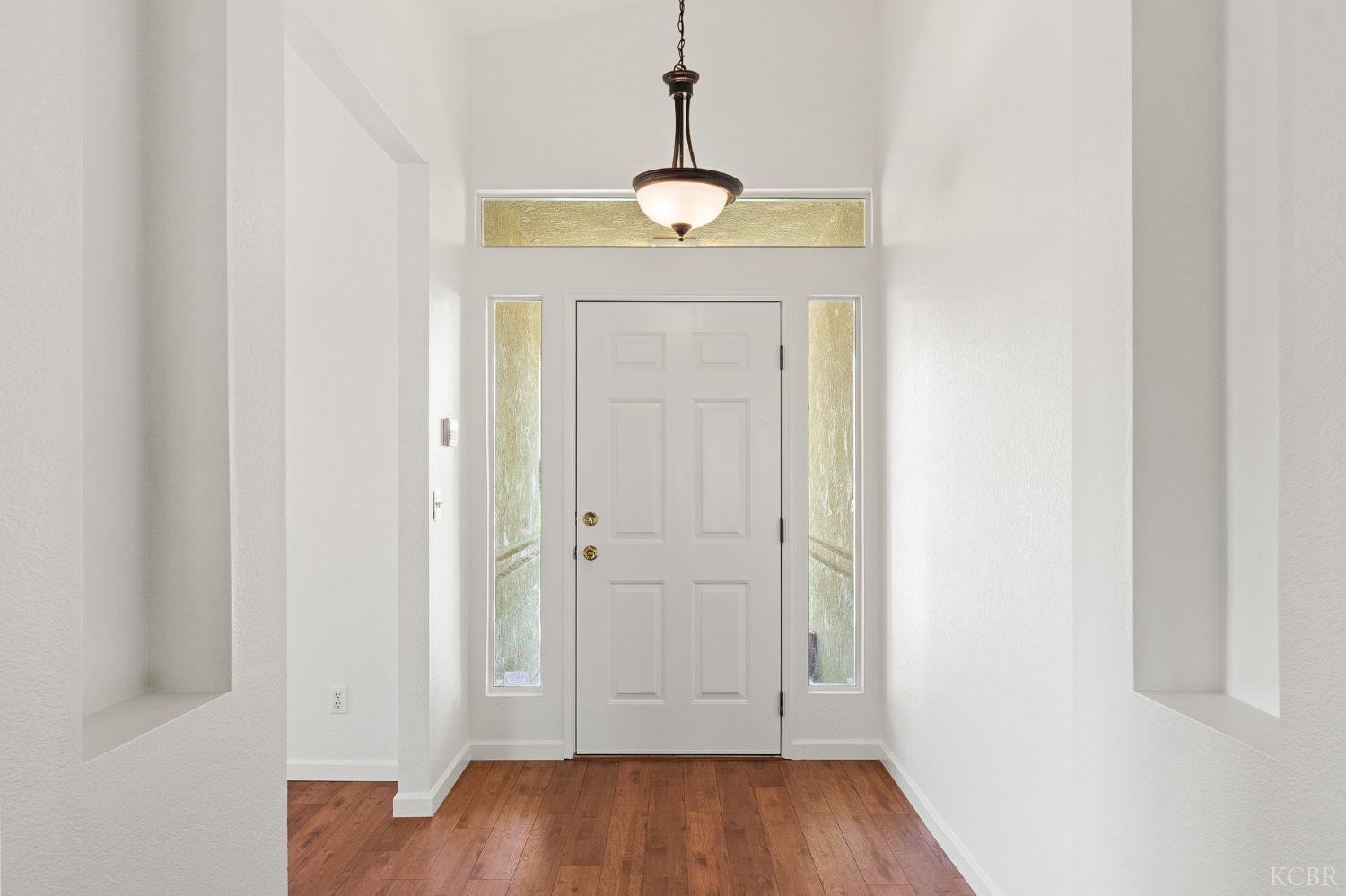 2440 Ashwood Ct, Hanford, CA 93230