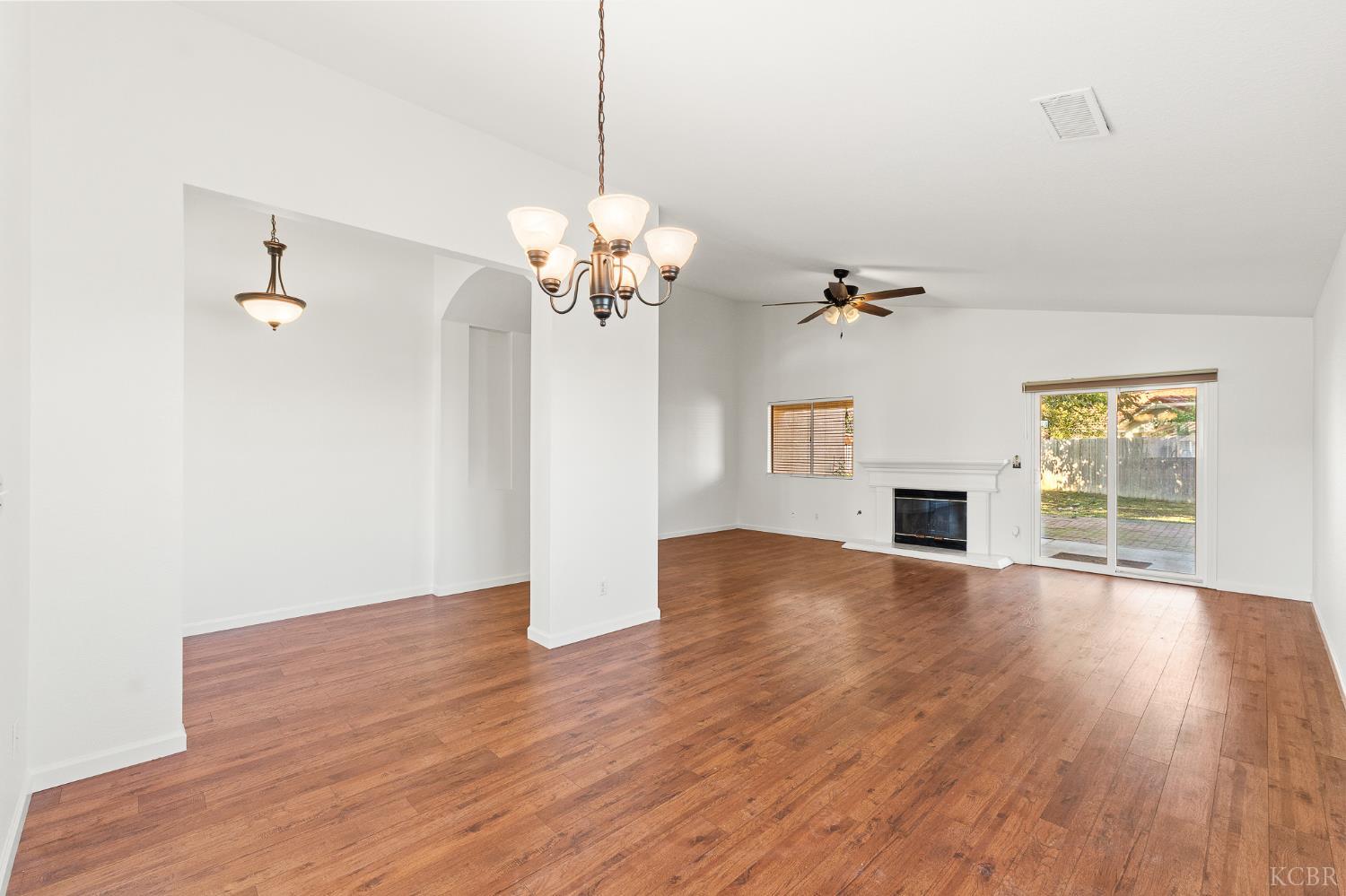 2440 Ashwood Ct, Hanford, CA 93230