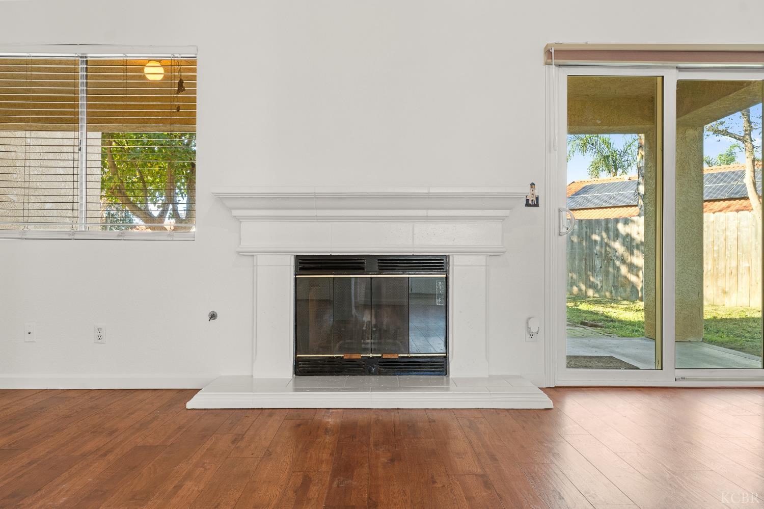 2440 Ashwood Ct, Hanford, CA 93230