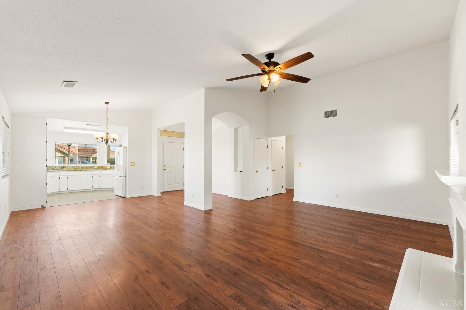 2440 Ashwood Ct, Hanford, CA 93230