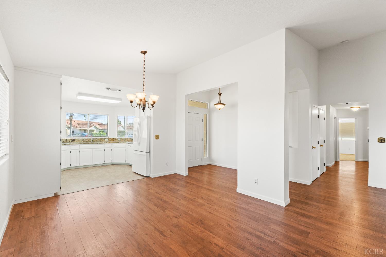 2440 Ashwood Ct, Hanford, CA 93230