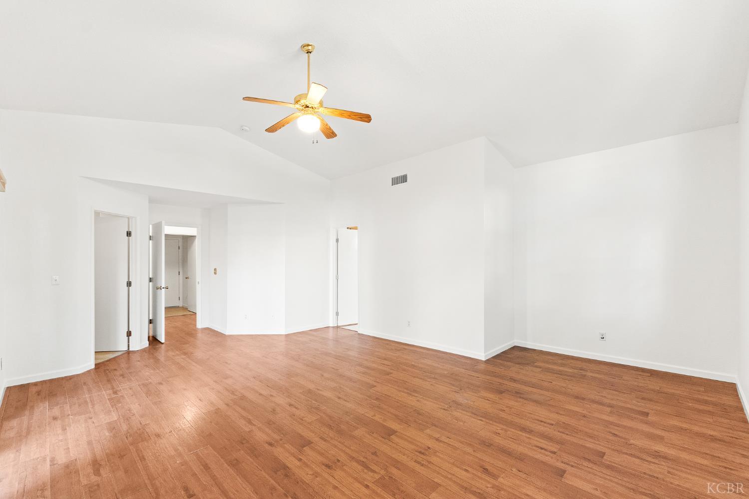 2440 Ashwood Ct, Hanford, CA 93230