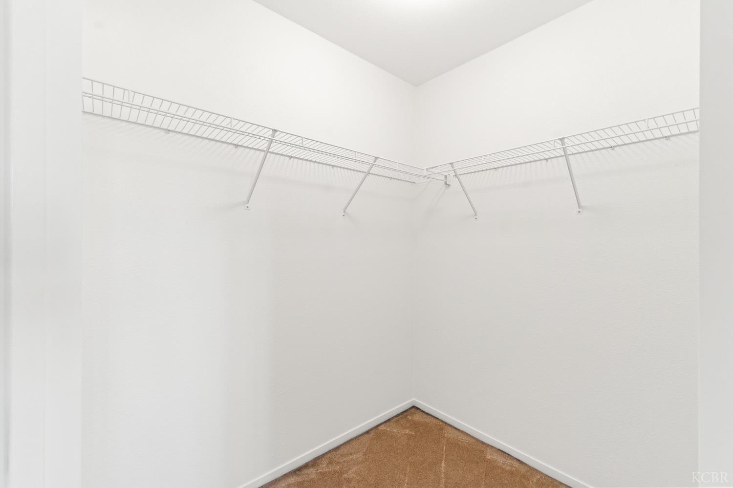 2440 Ashwood Ct, Hanford, CA 93230