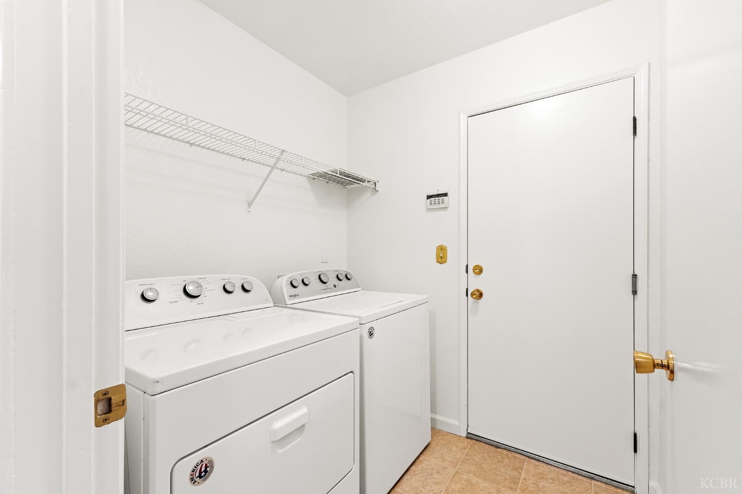 2440 Ashwood Ct, Hanford, CA 93230