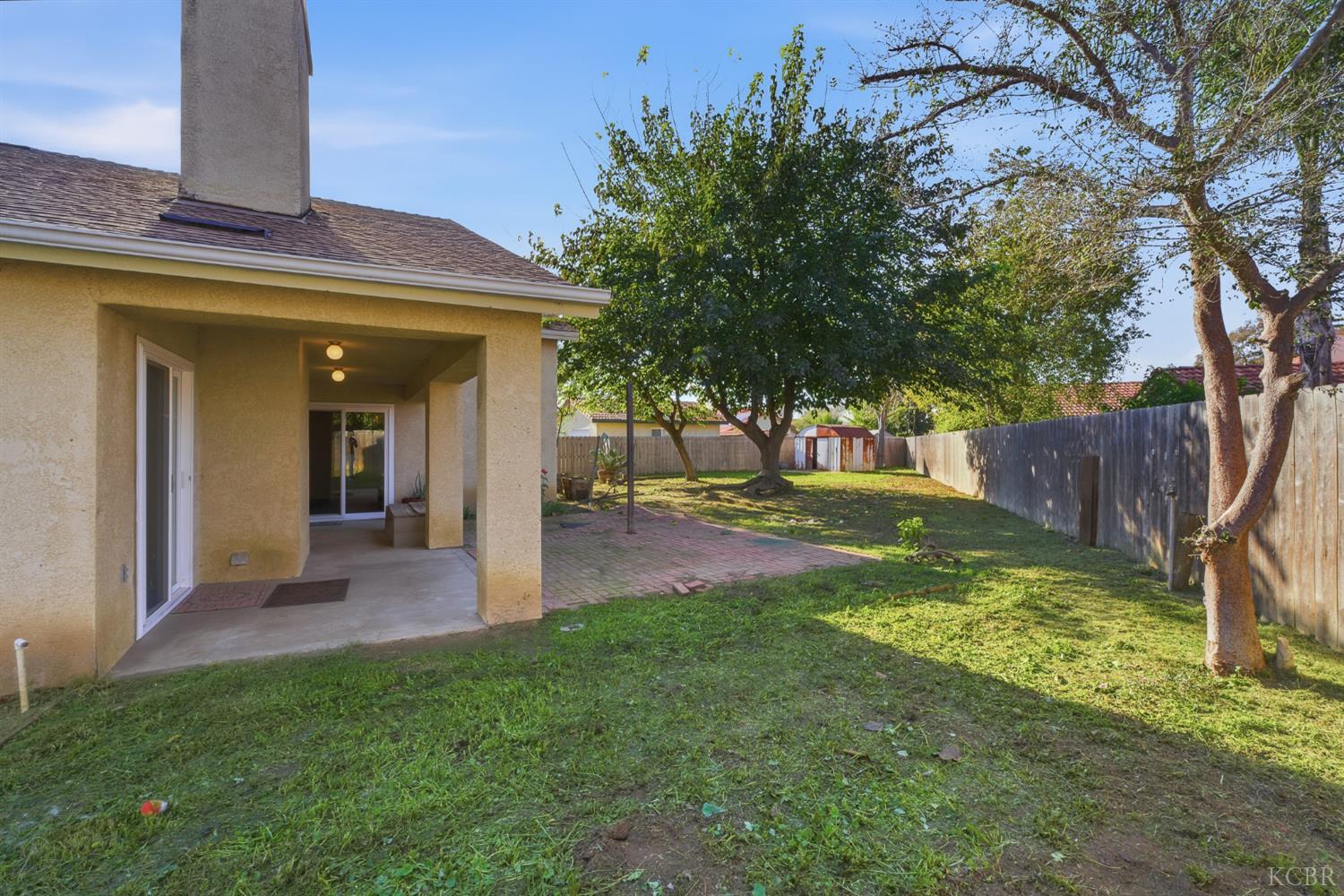 2440 Ashwood Ct, Hanford, CA 93230