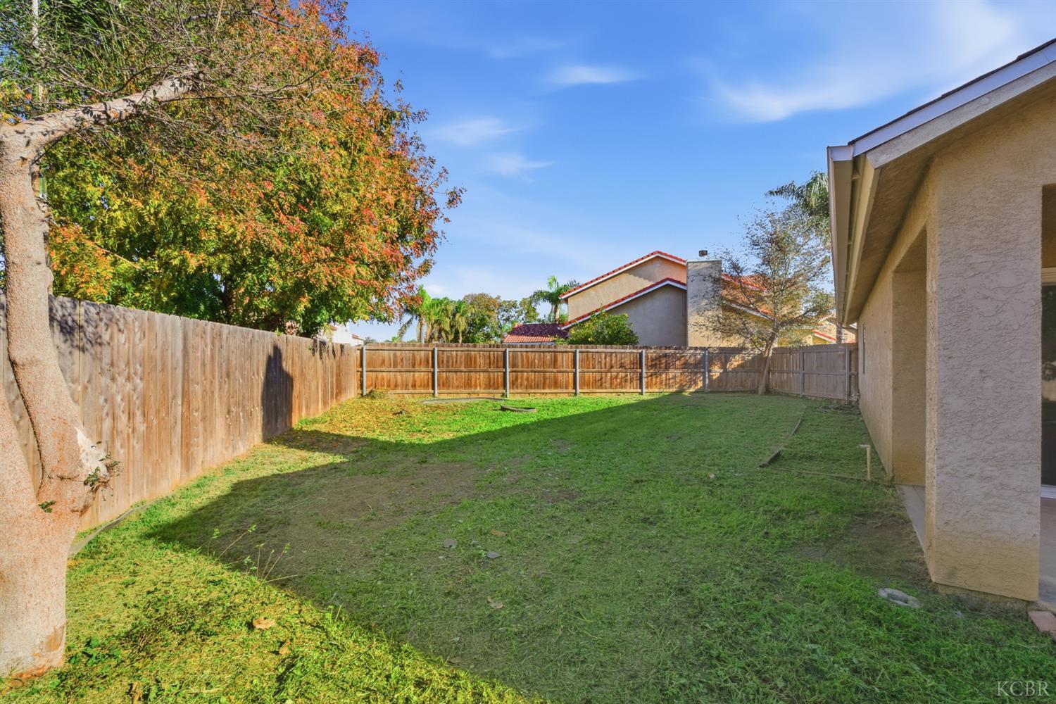 2440 Ashwood Ct, Hanford, CA 93230