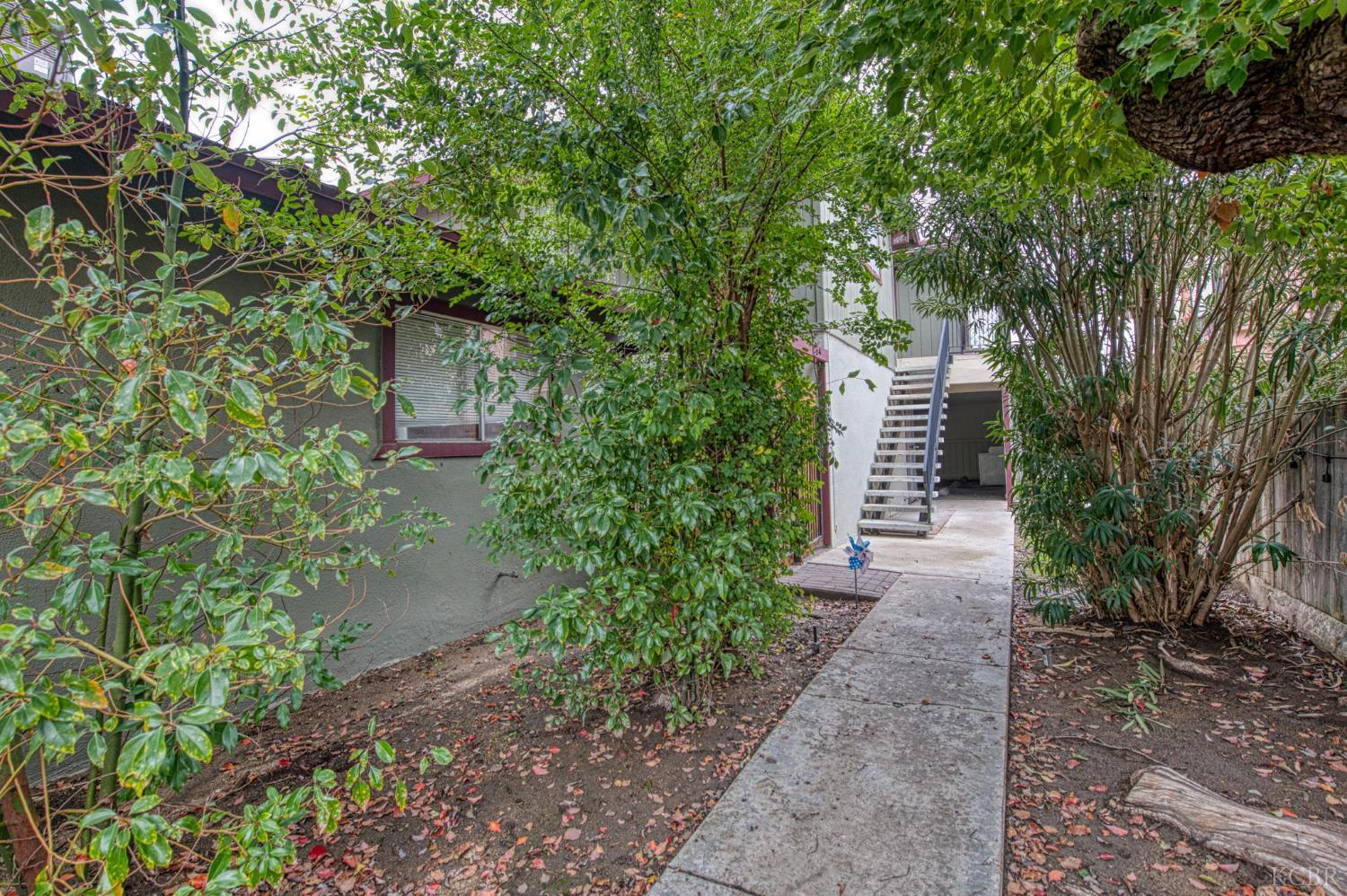 521 W Ashlan Ave, Clovis, CA 93612