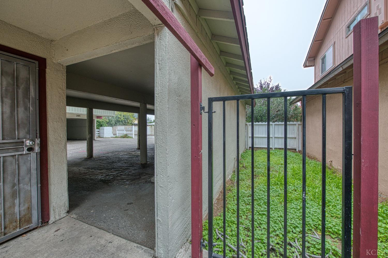 521 W Ashlan Ave, Clovis, CA 93612