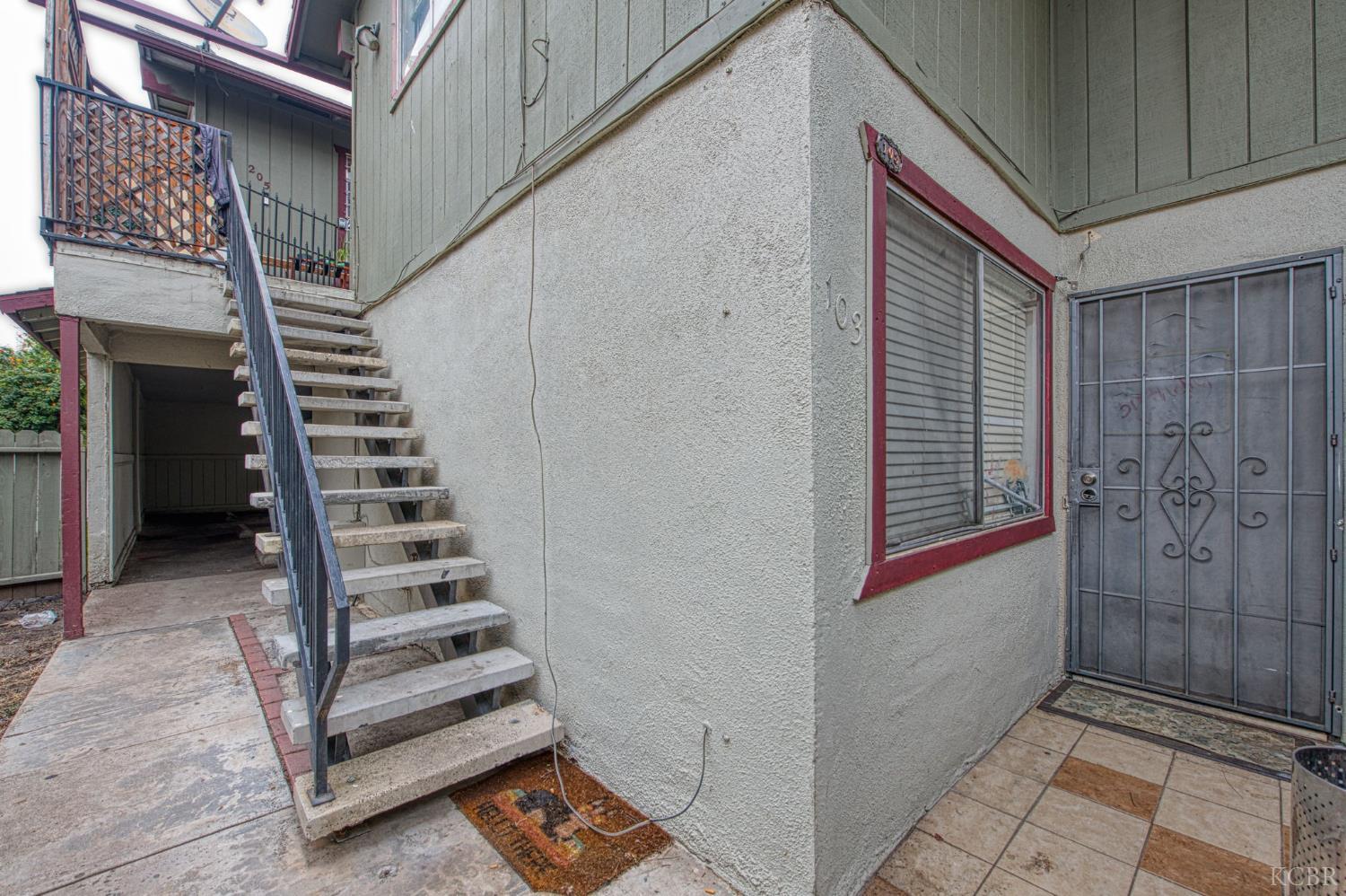 521 W Ashlan Ave, Clovis, CA 93612