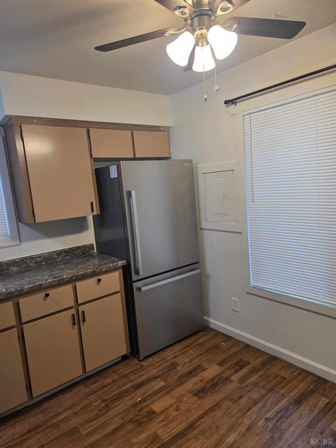 521 W Ashlan Ave, Clovis, CA 93612