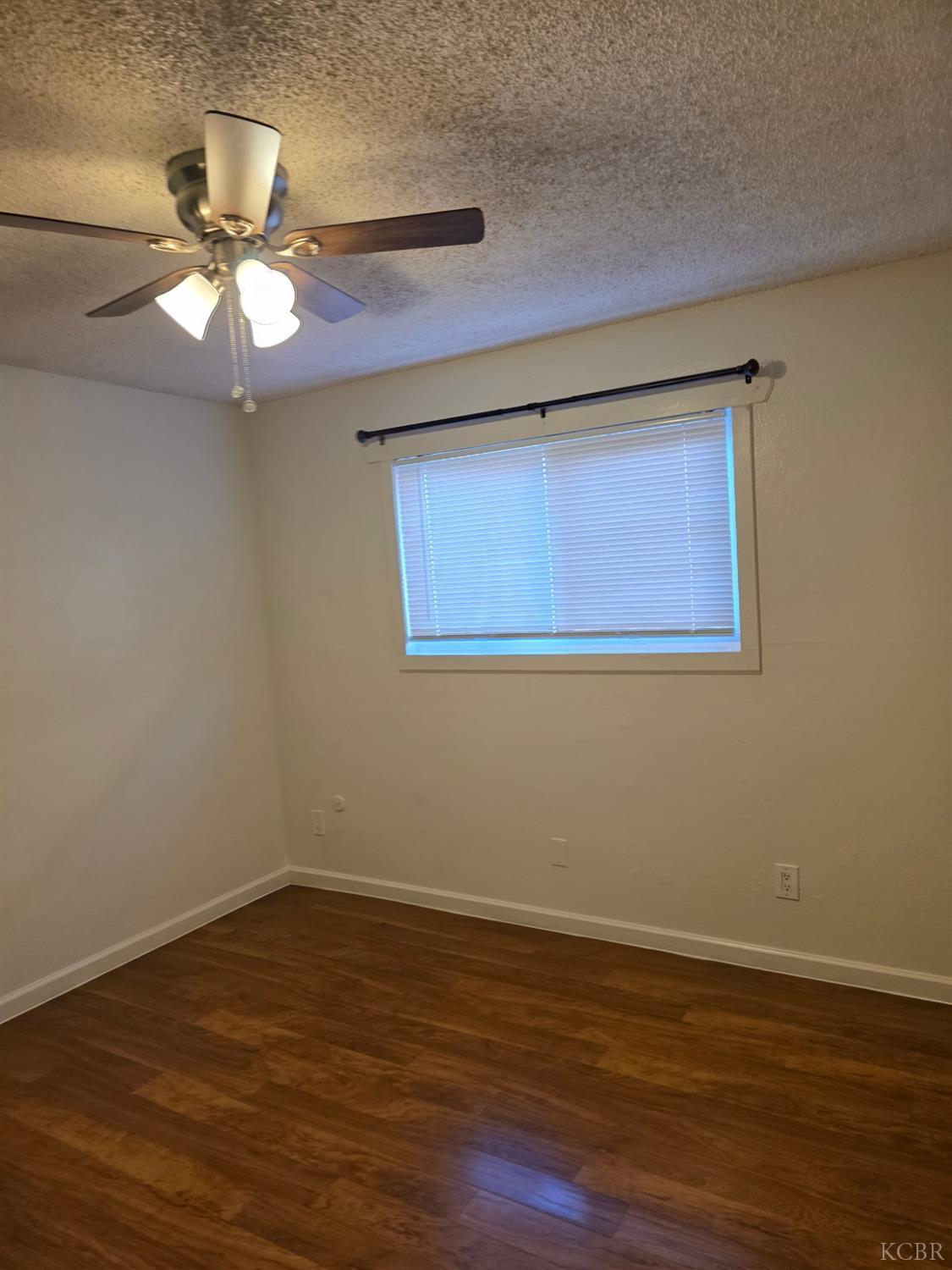 521 W Ashlan Ave, Clovis, CA 93612