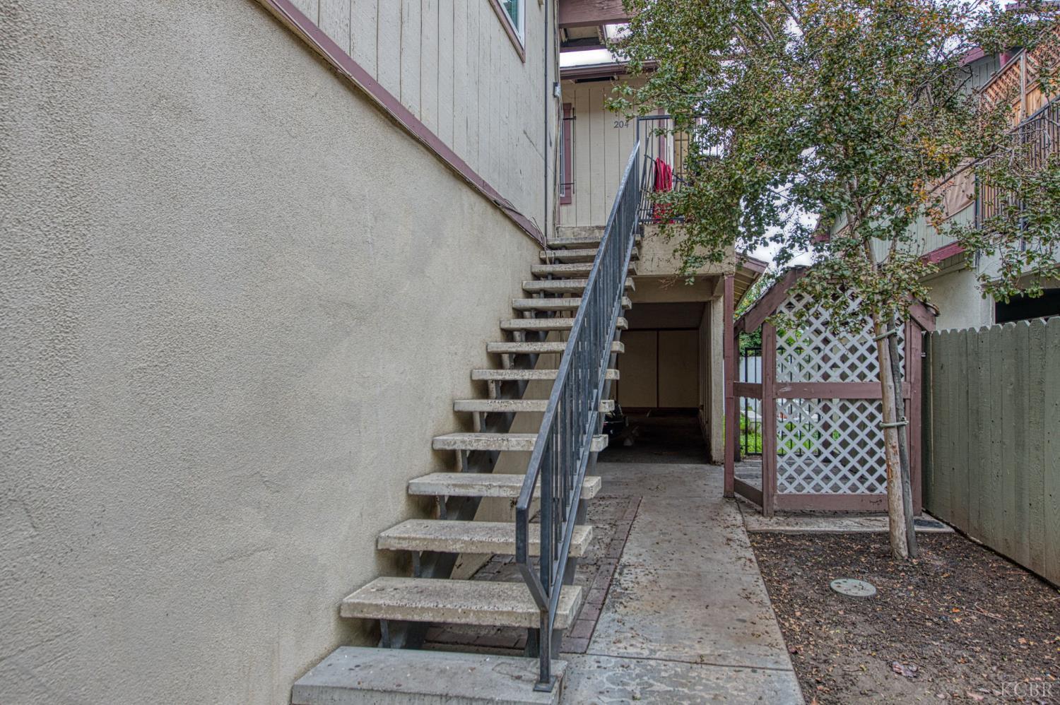 531 W Ashlan Ave, Clovis, CA 93612