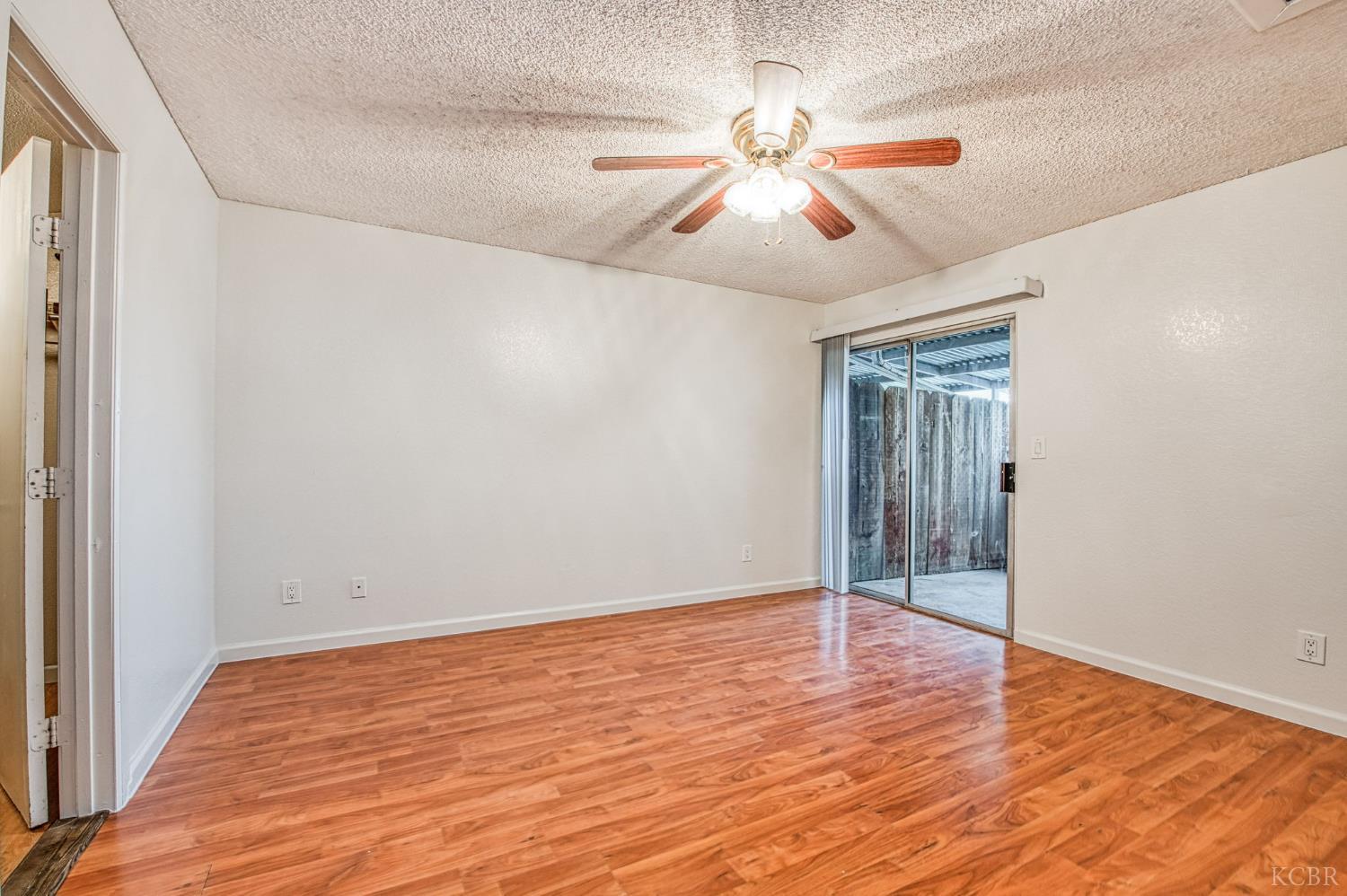 541 W Ashlan Ave, Clovis, CA 93612