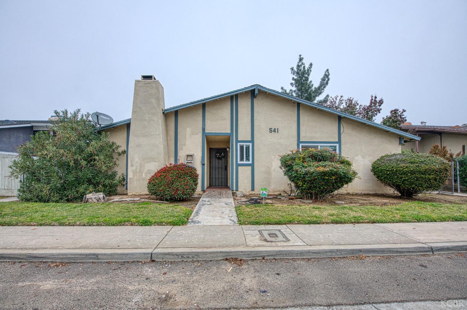 541 W Ashlan Ave, Clovis, CA 93612