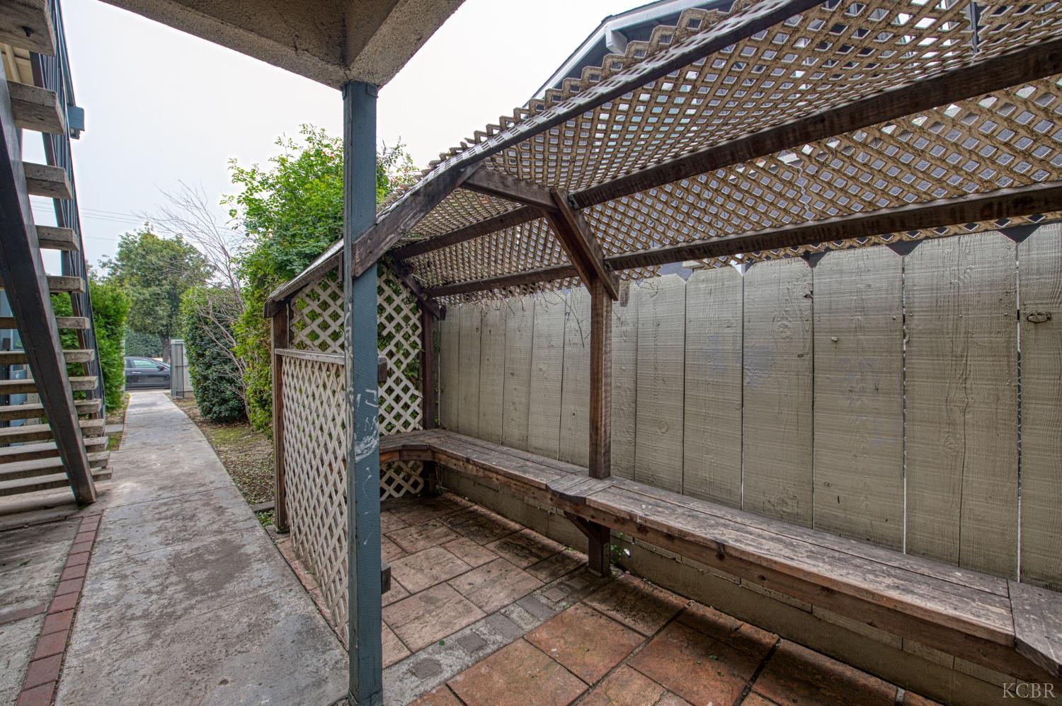 541 W Ashlan Ave, Clovis, CA 93612