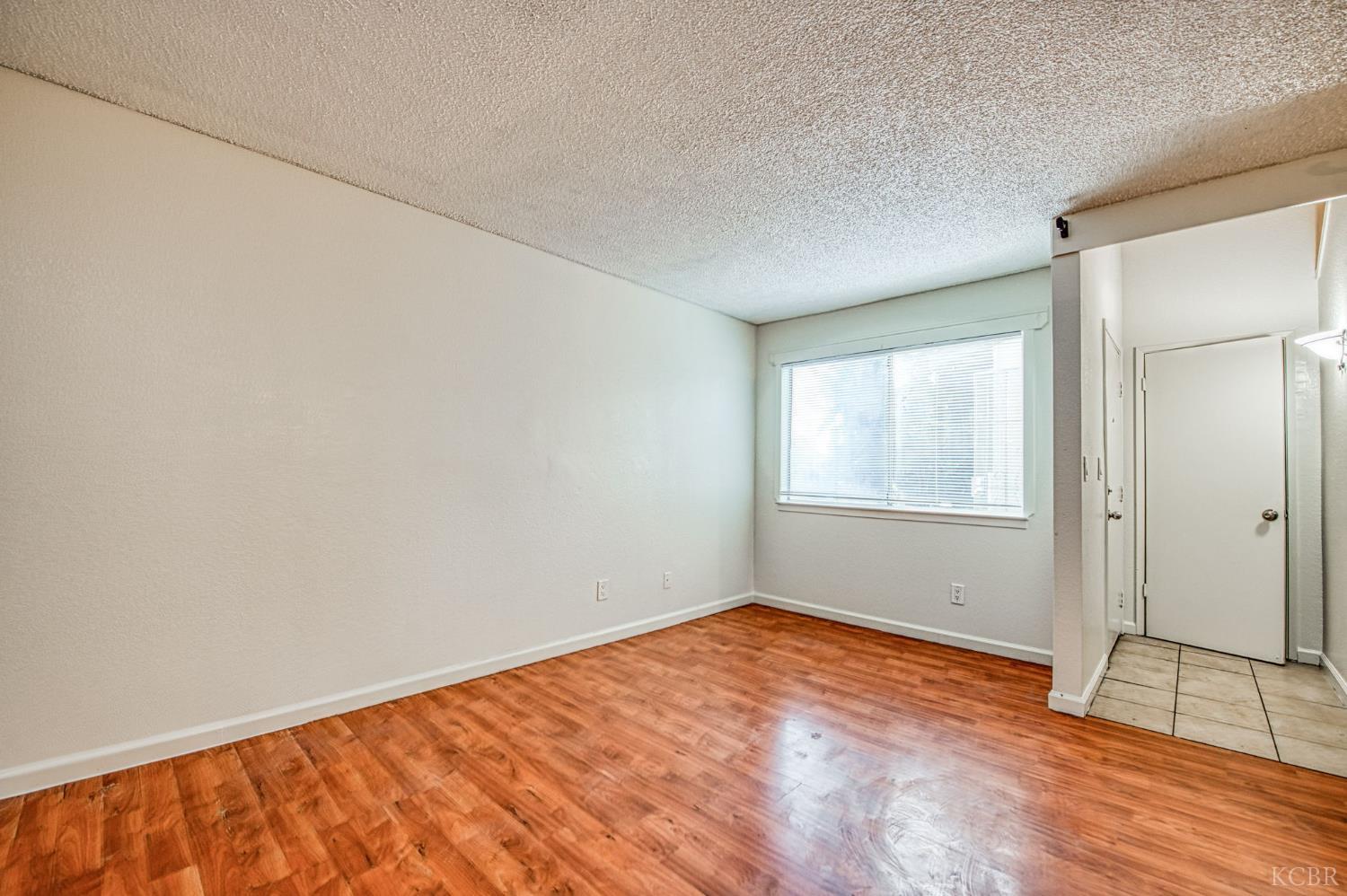 541 W Ashlan Ave, Clovis, CA 93612