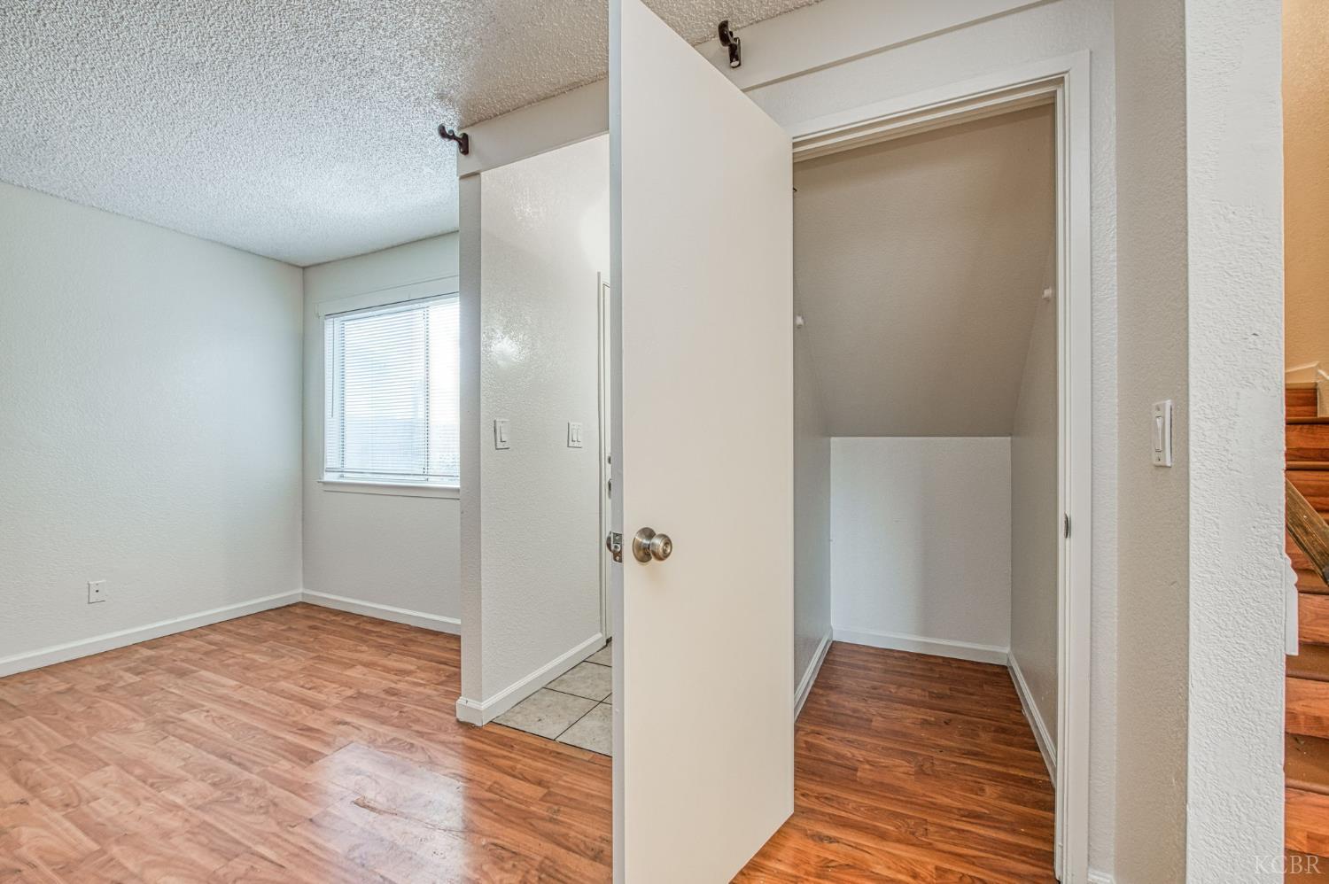 541 W Ashlan Ave, Clovis, CA 93612