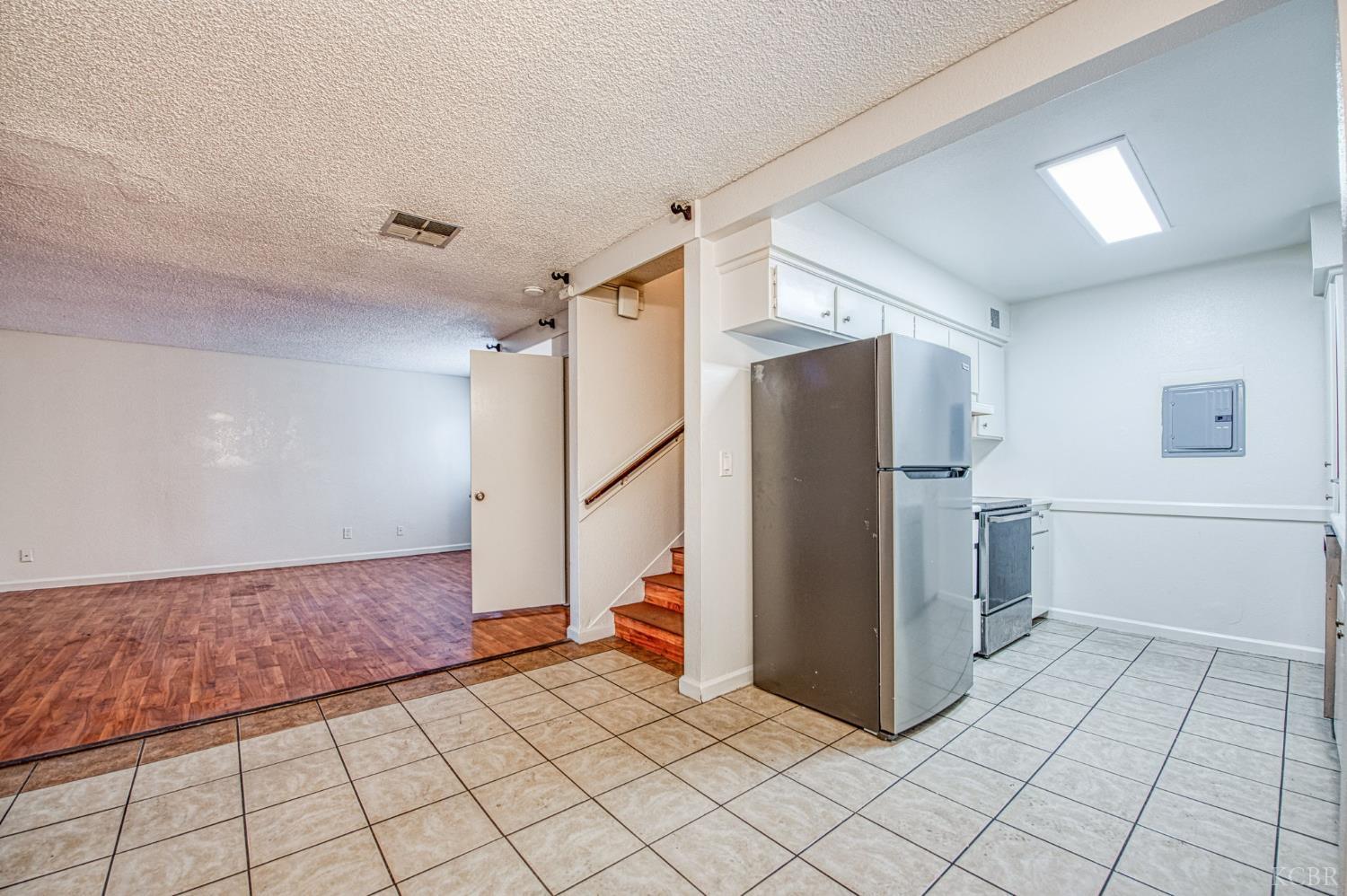 541 W Ashlan Ave, Clovis, CA 93612