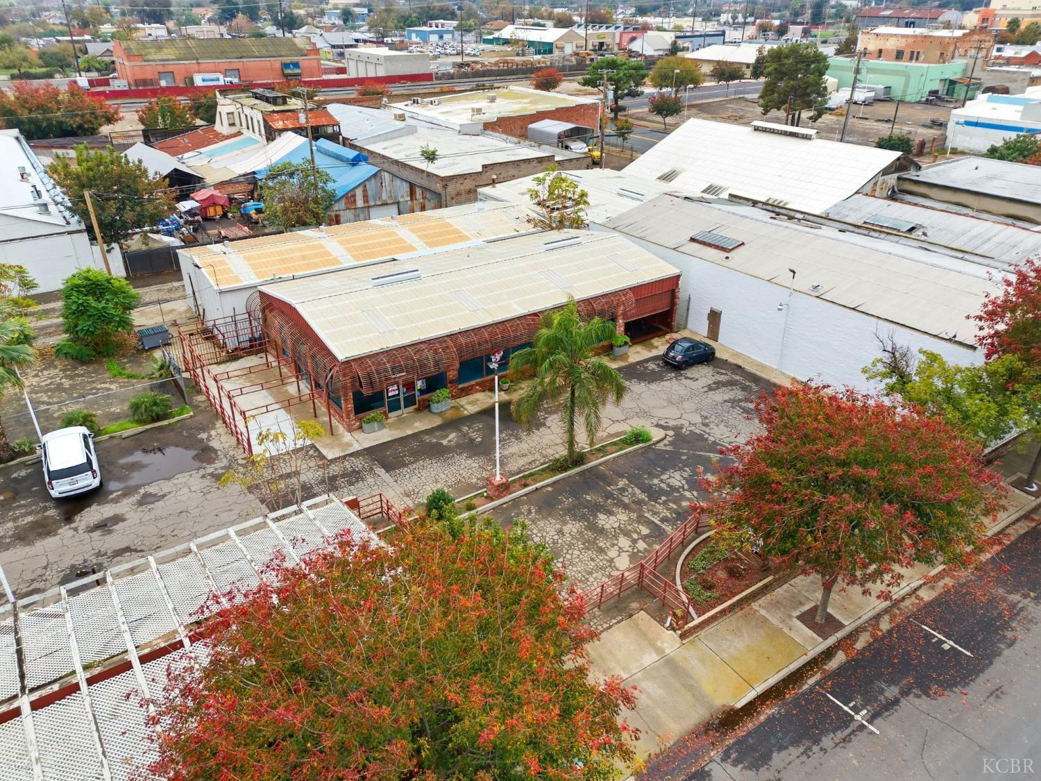 211 E 7th St, Hanford, CA 93230