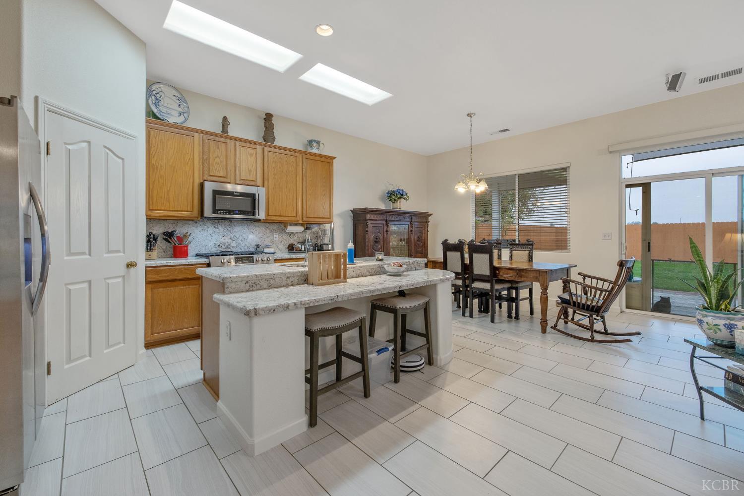 714 N Magna Carta Ave, Hanford, CA 93230