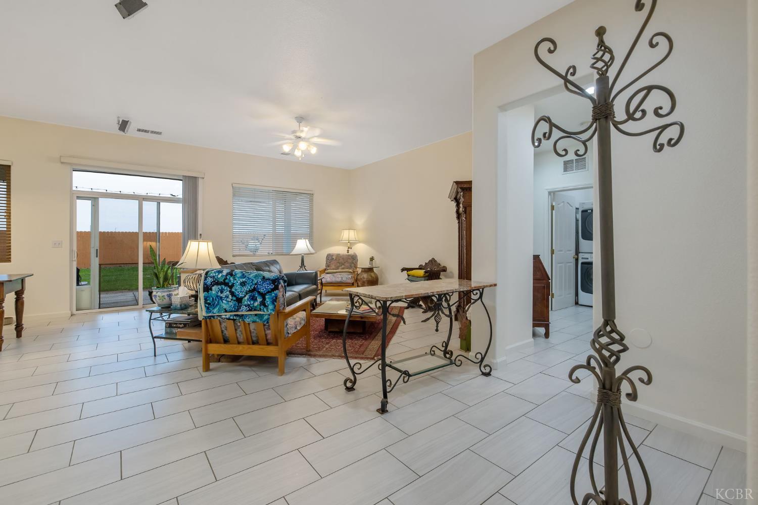 714 N Magna Carta Ave, Hanford, CA 93230