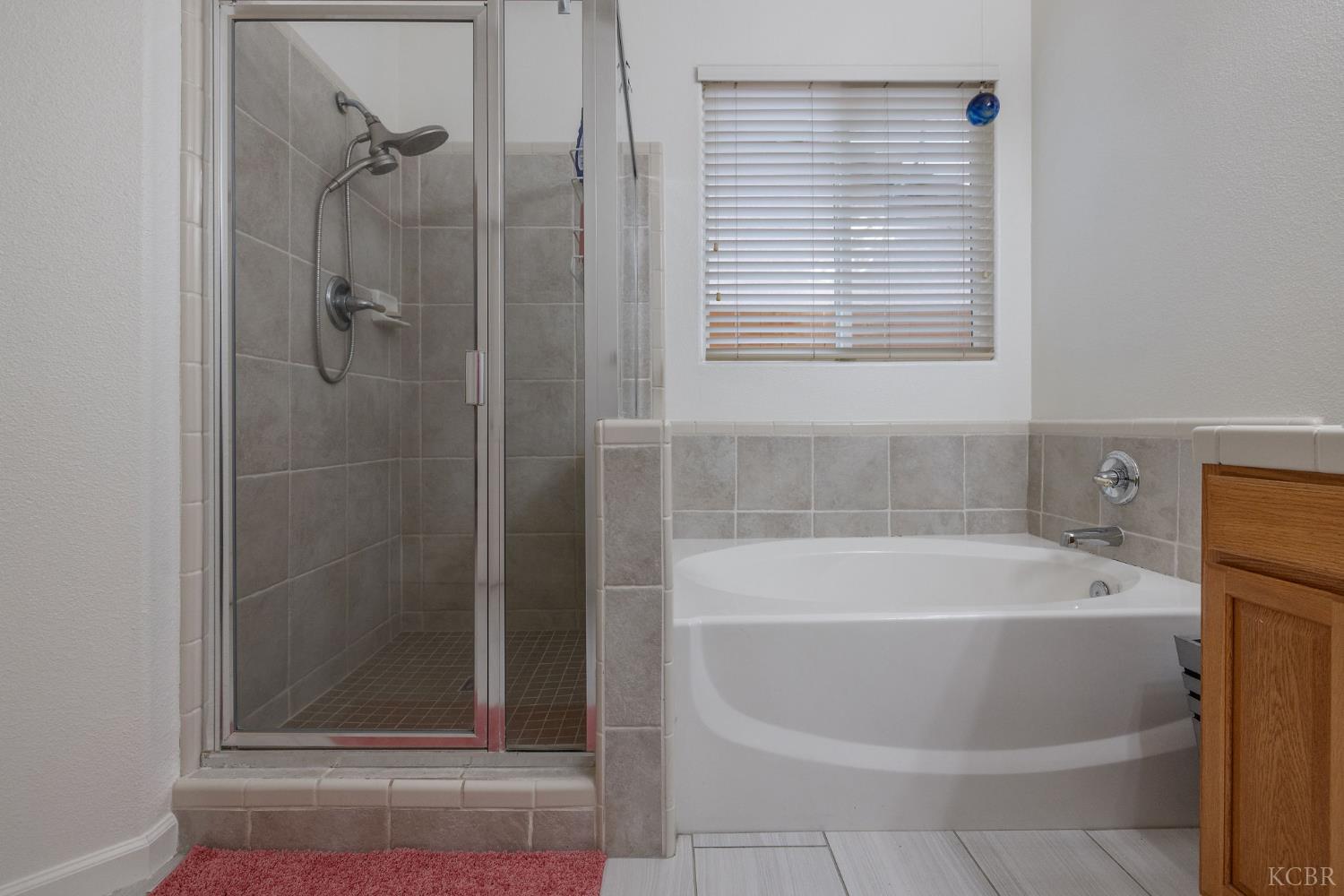 714 N Magna Carta Ave, Hanford, CA 93230