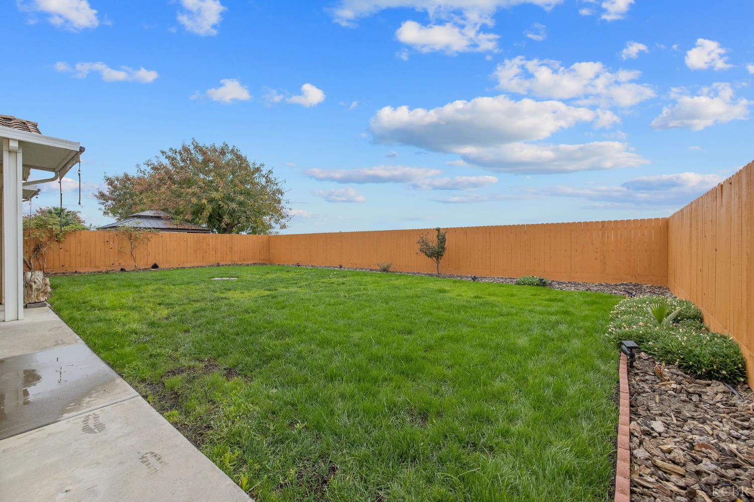 714 N Magna Carta Ave, Hanford, CA 93230