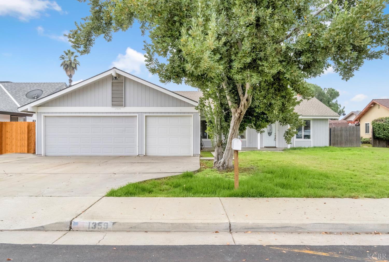 1359 Acacia Ct, Lemoore, CA 93245