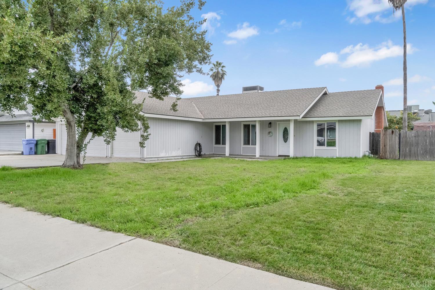 1359 Acacia Ct, Lemoore, CA 93245