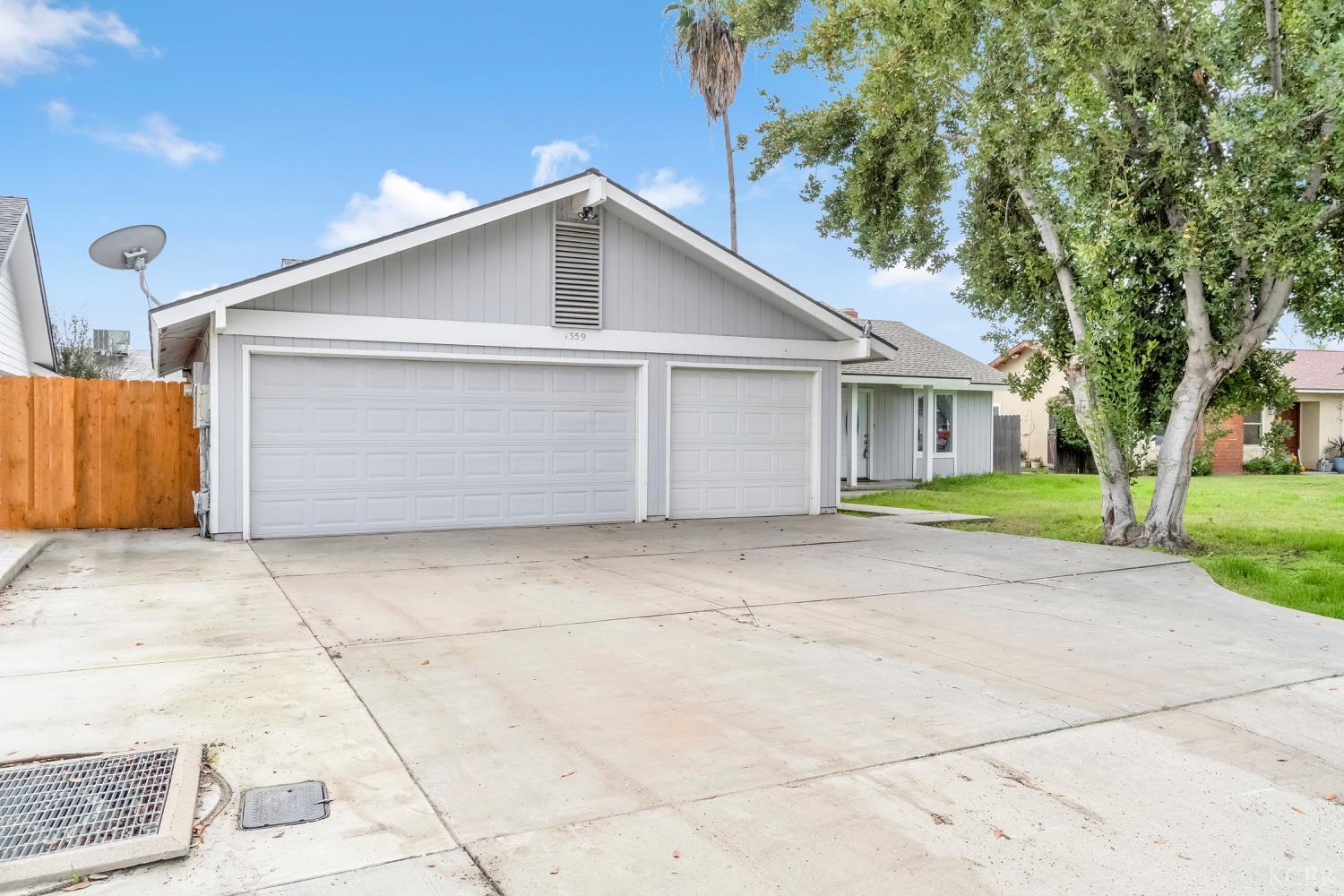 1359 Acacia Ct, Lemoore, CA 93245
