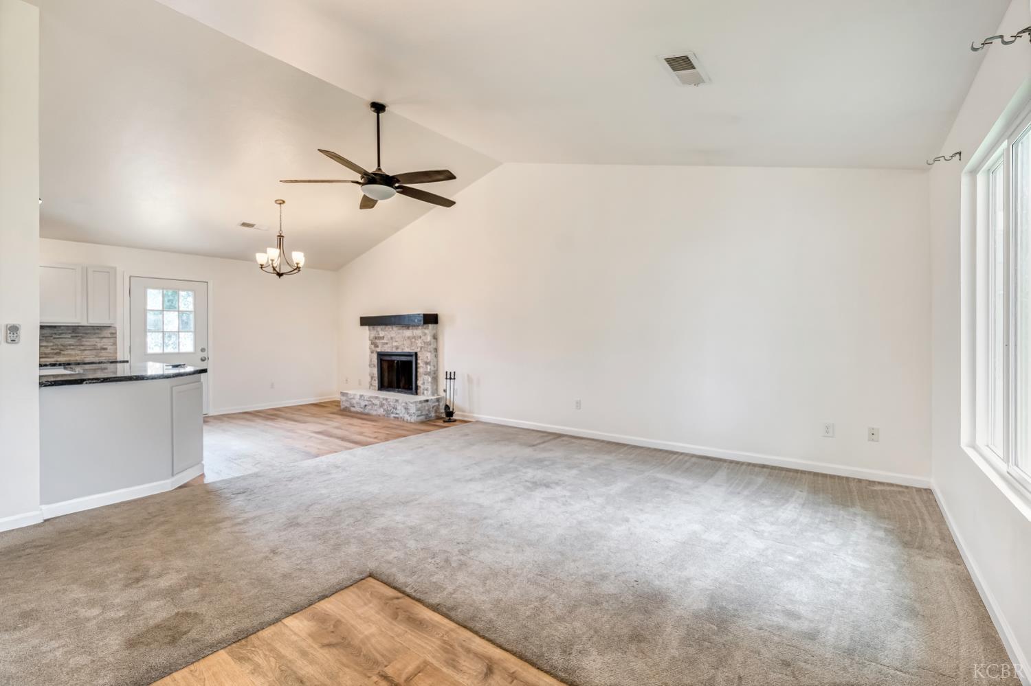 1359 Acacia Ct, Lemoore, CA 93245