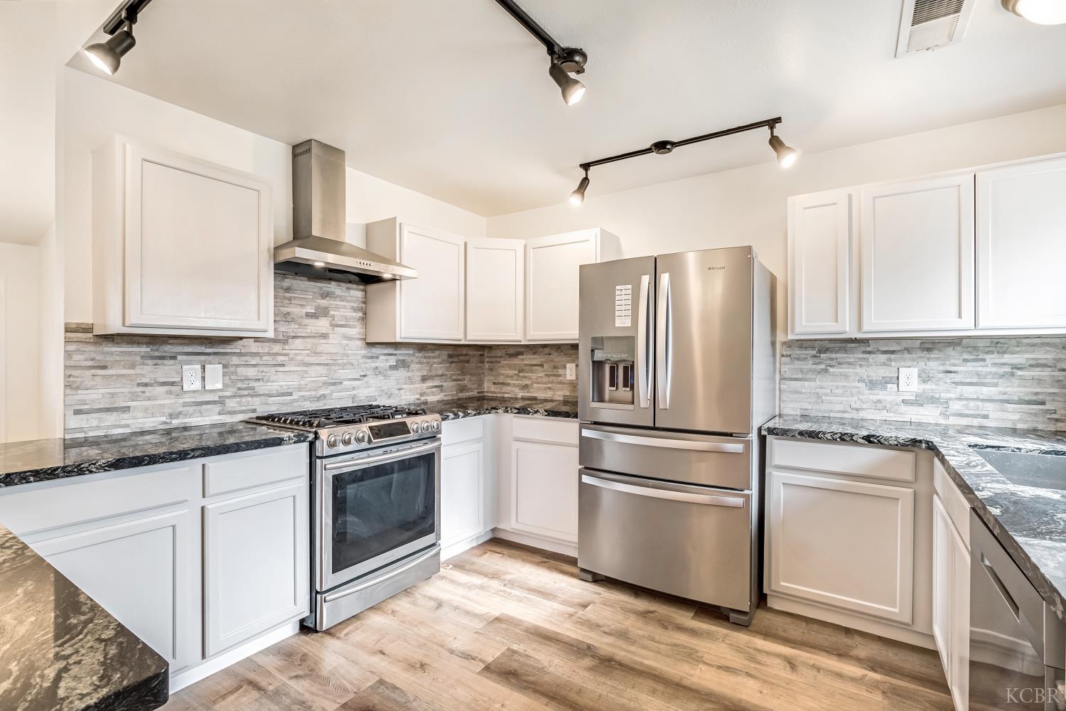 1359 Acacia Ct, Lemoore, CA 93245