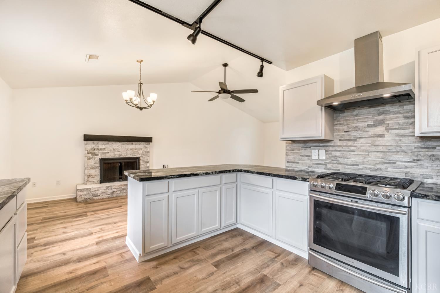 1359 Acacia Ct, Lemoore, CA 93245