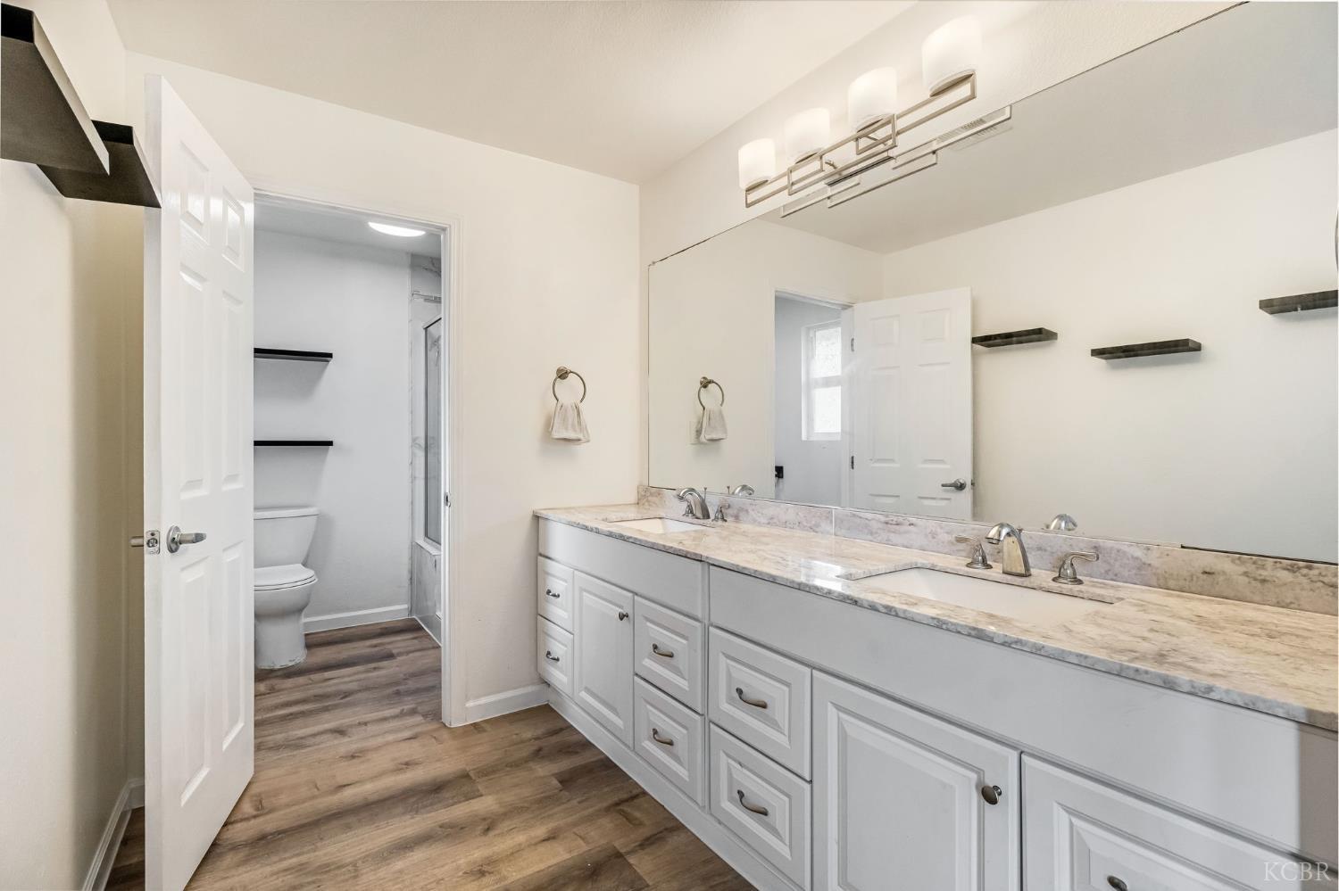 1359 Acacia Ct, Lemoore, CA 93245