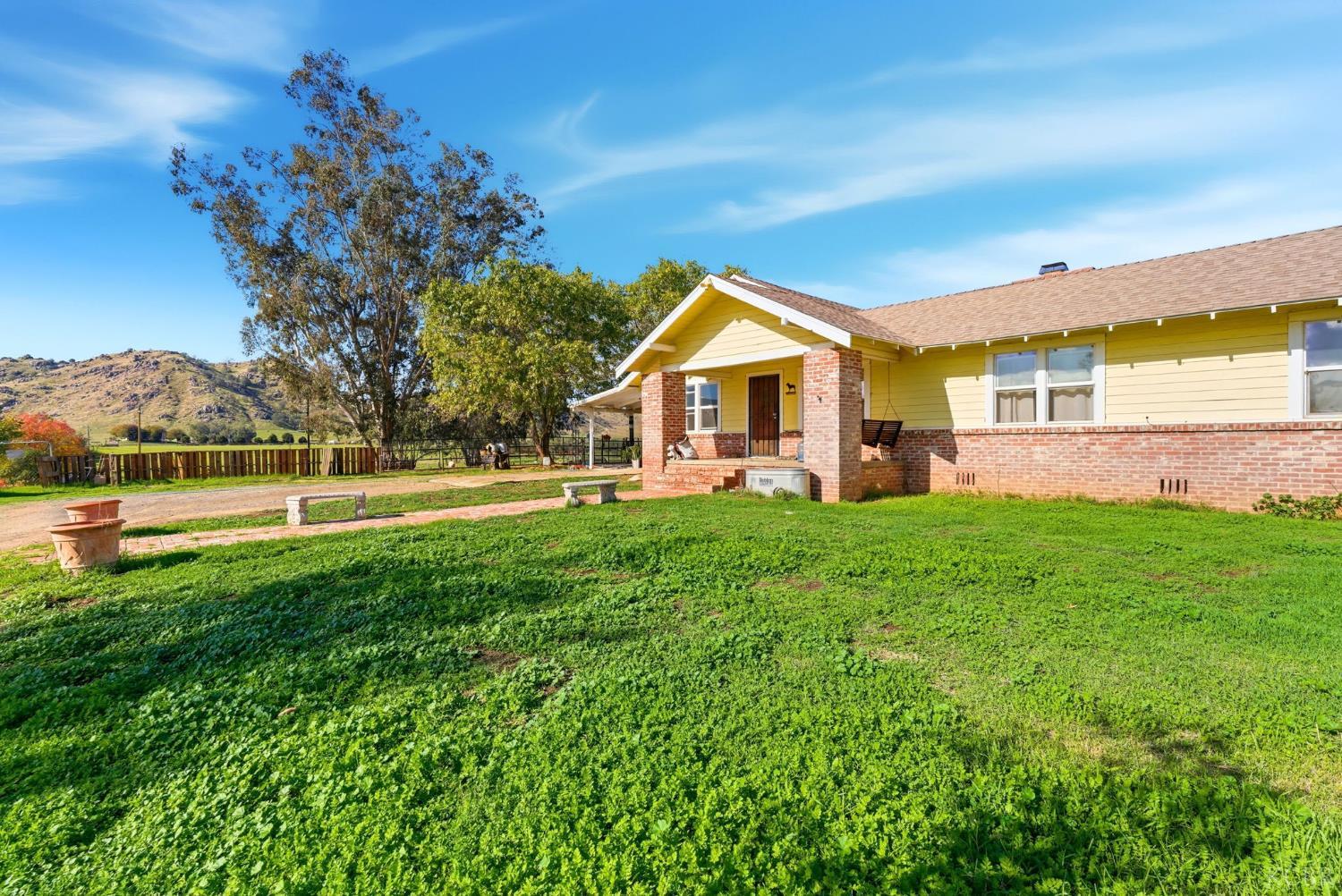 37801 Road 200, Woodlake, CA 93286