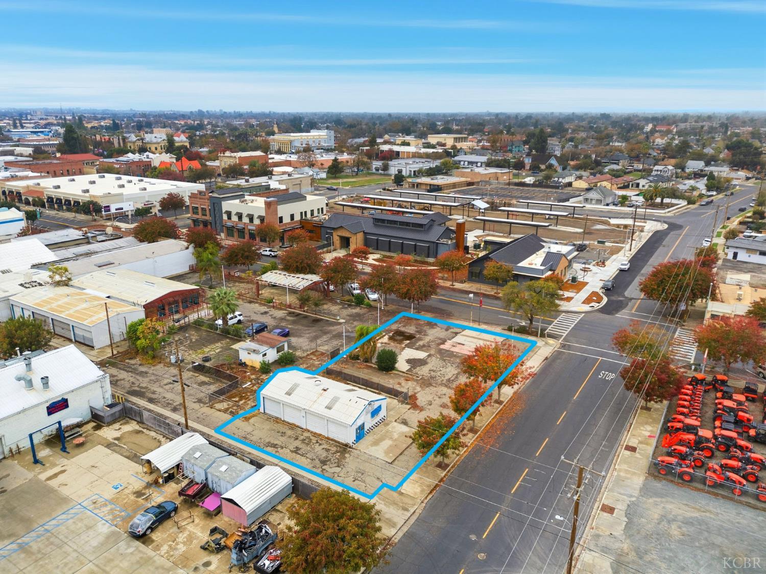 233 E 7th St, Hanford, CA 93230