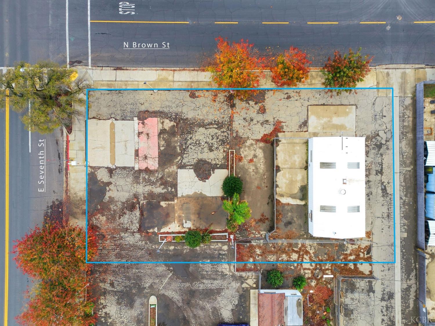 233 E 7th St, Hanford, CA 93230