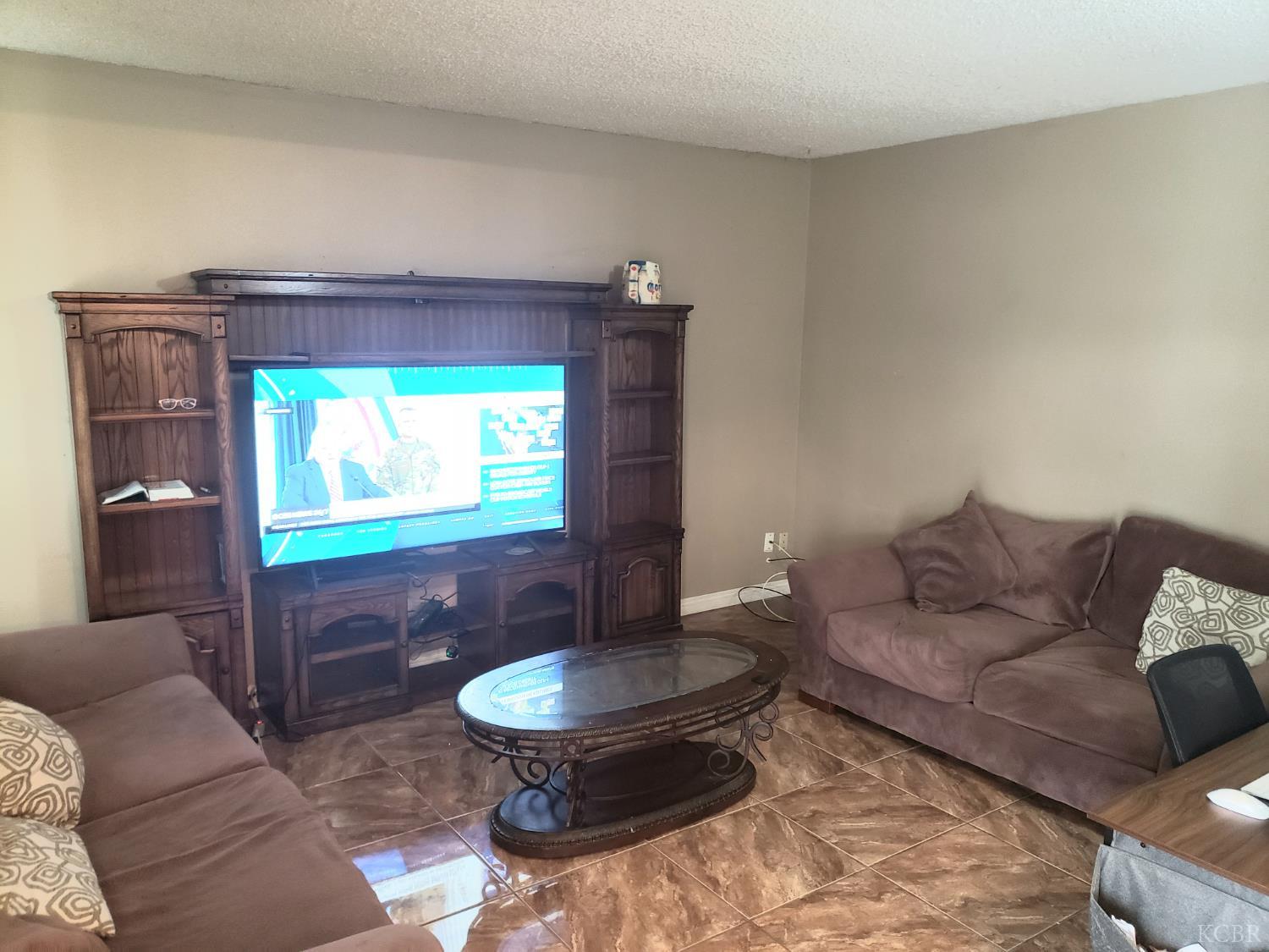 150 W Deodar Ln, Lemoore, CA 93245