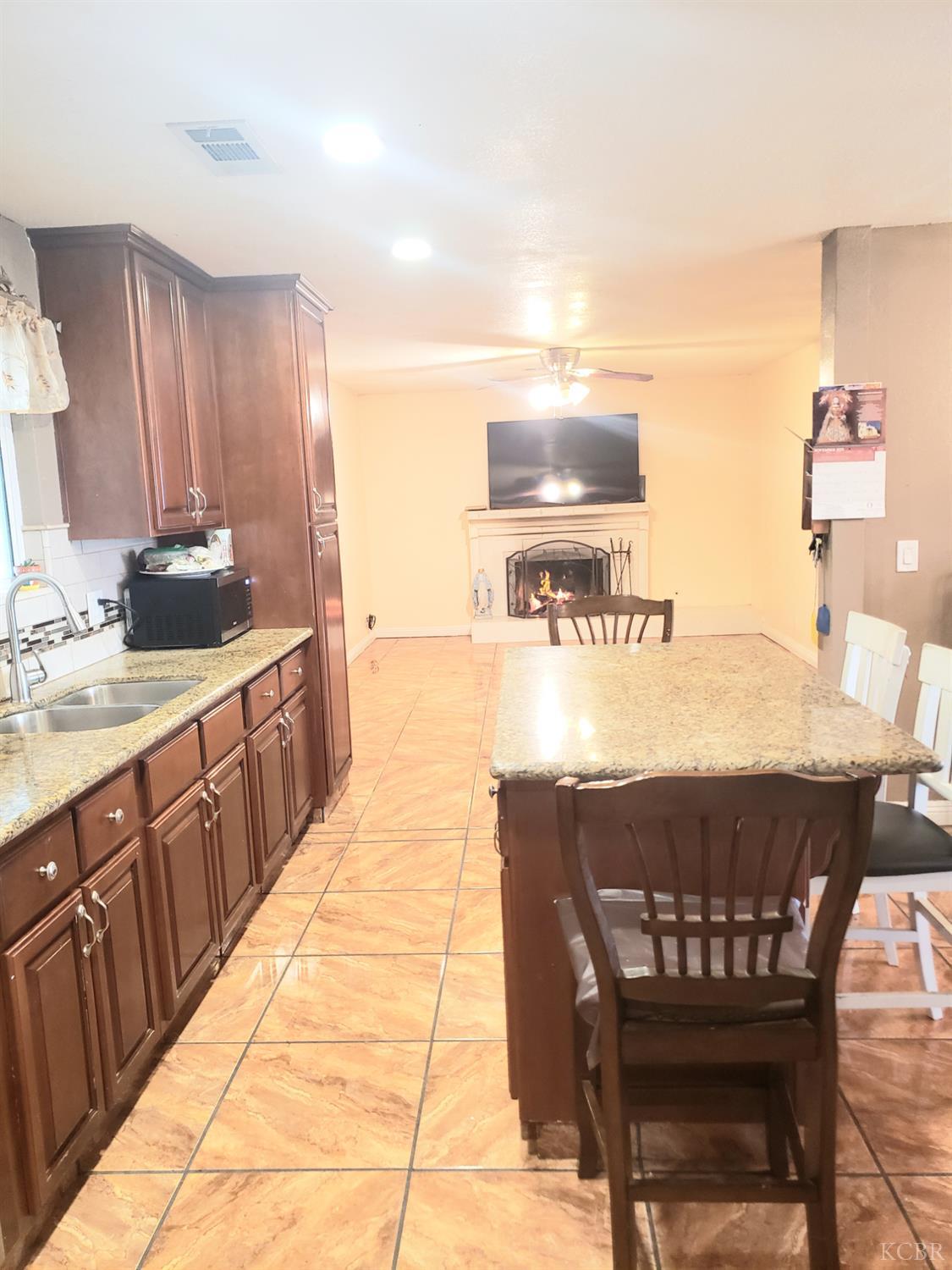 150 W Deodar Ln, Lemoore, CA 93245