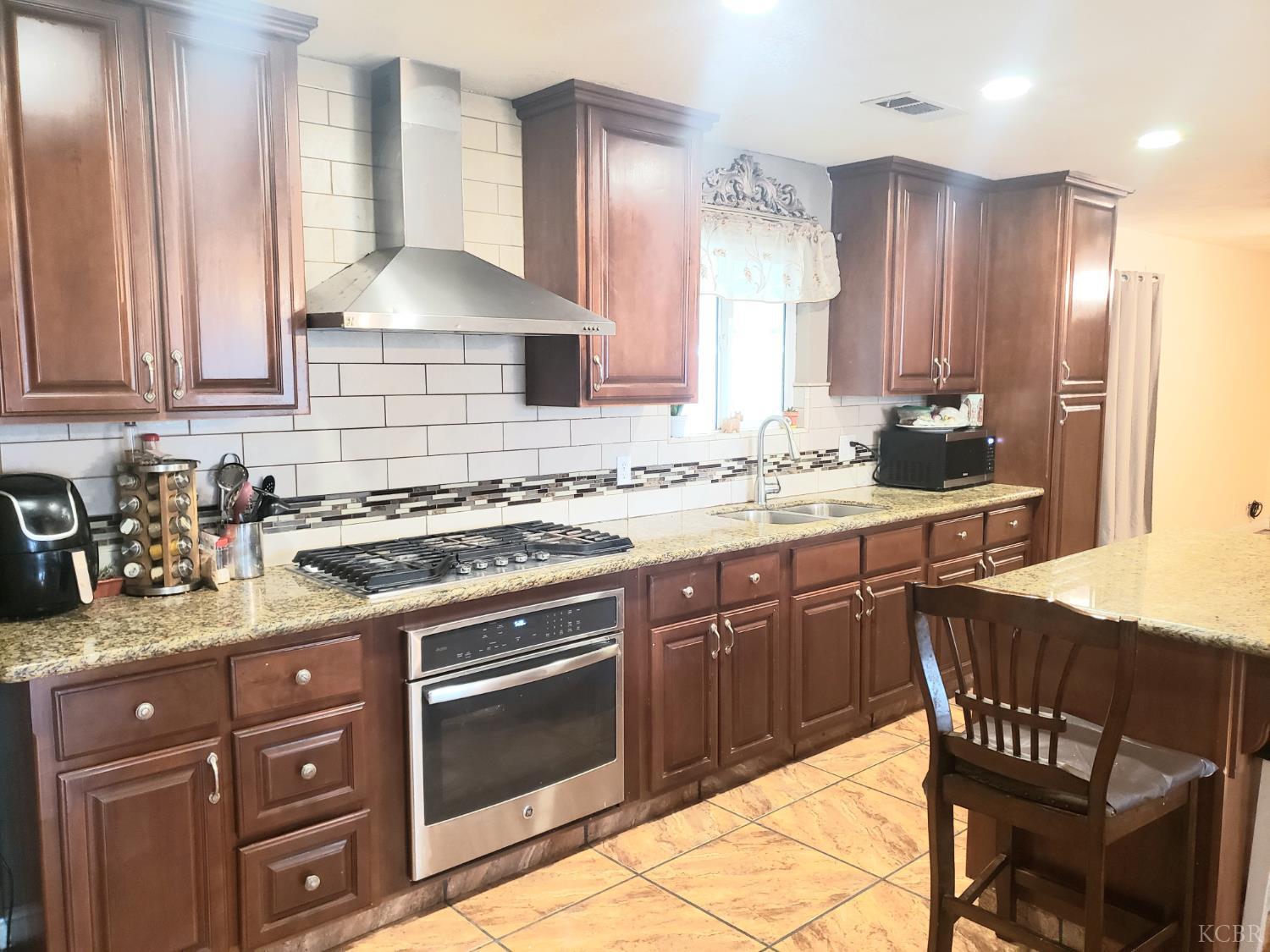 150 W Deodar Ln, Lemoore, CA 93245