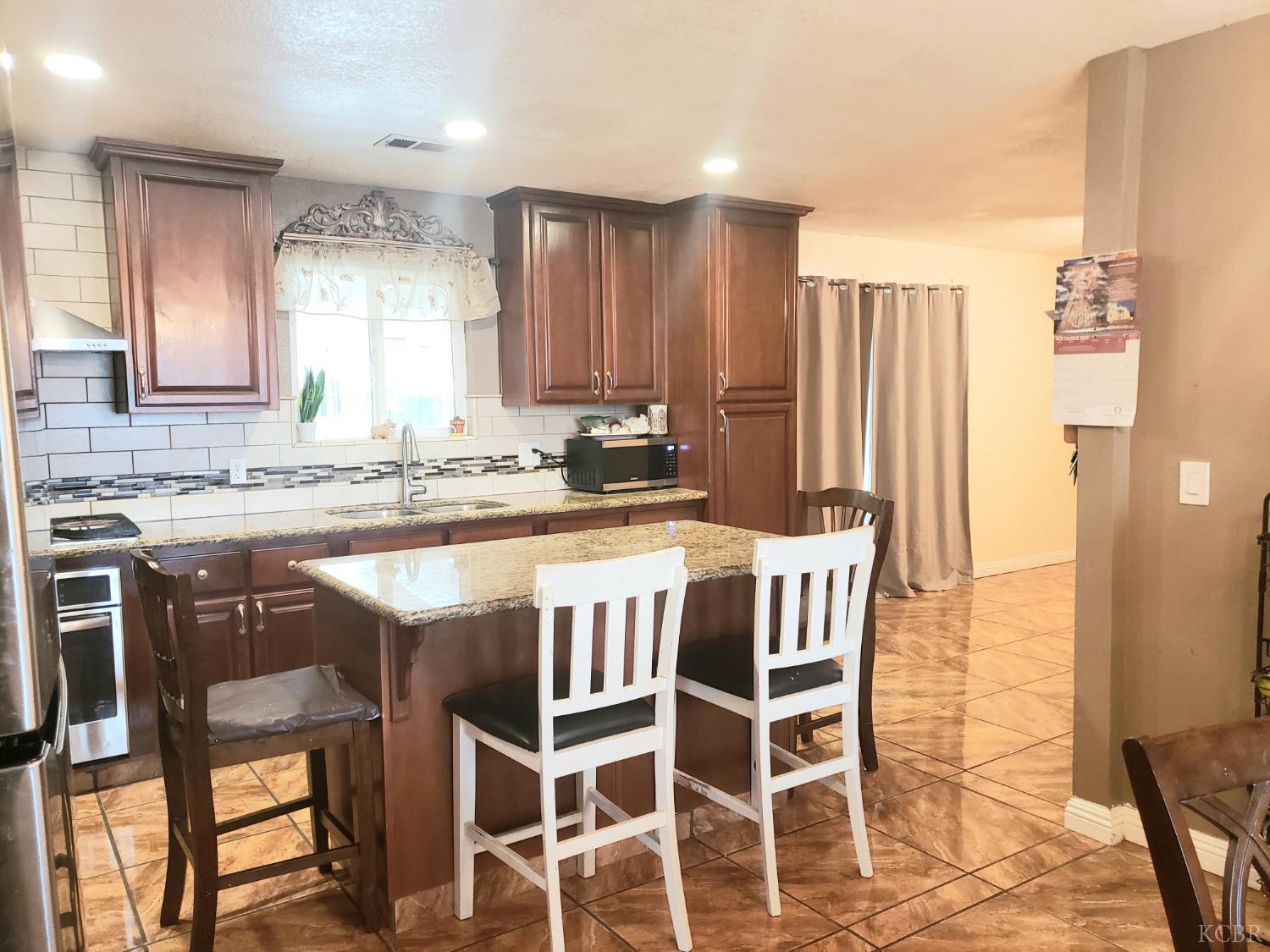 150 W Deodar Ln, Lemoore, CA 93245