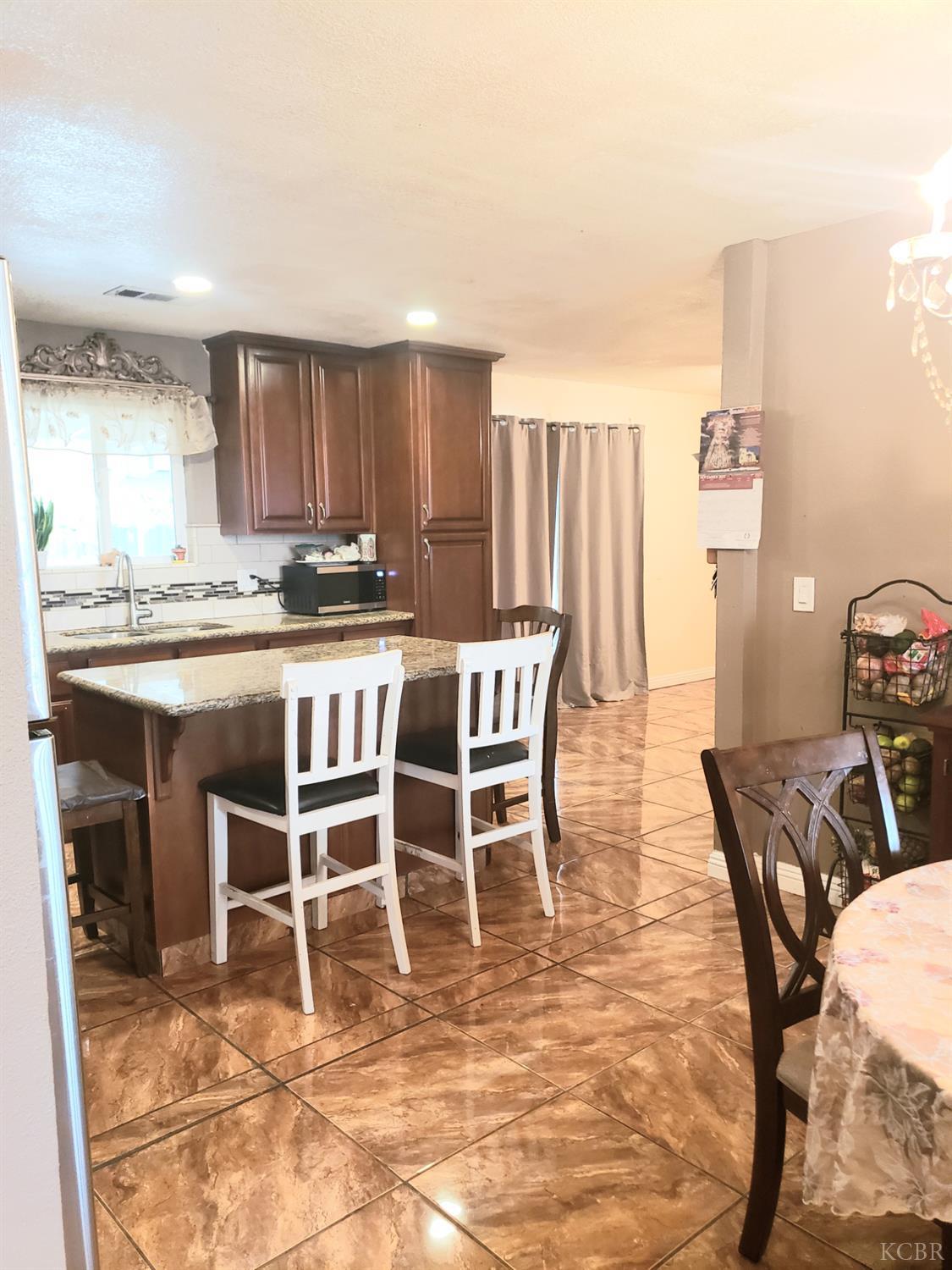 150 W Deodar Ln, Lemoore, CA 93245