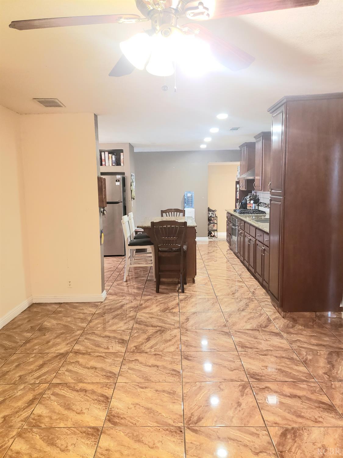 150 W Deodar Ln, Lemoore, CA 93245