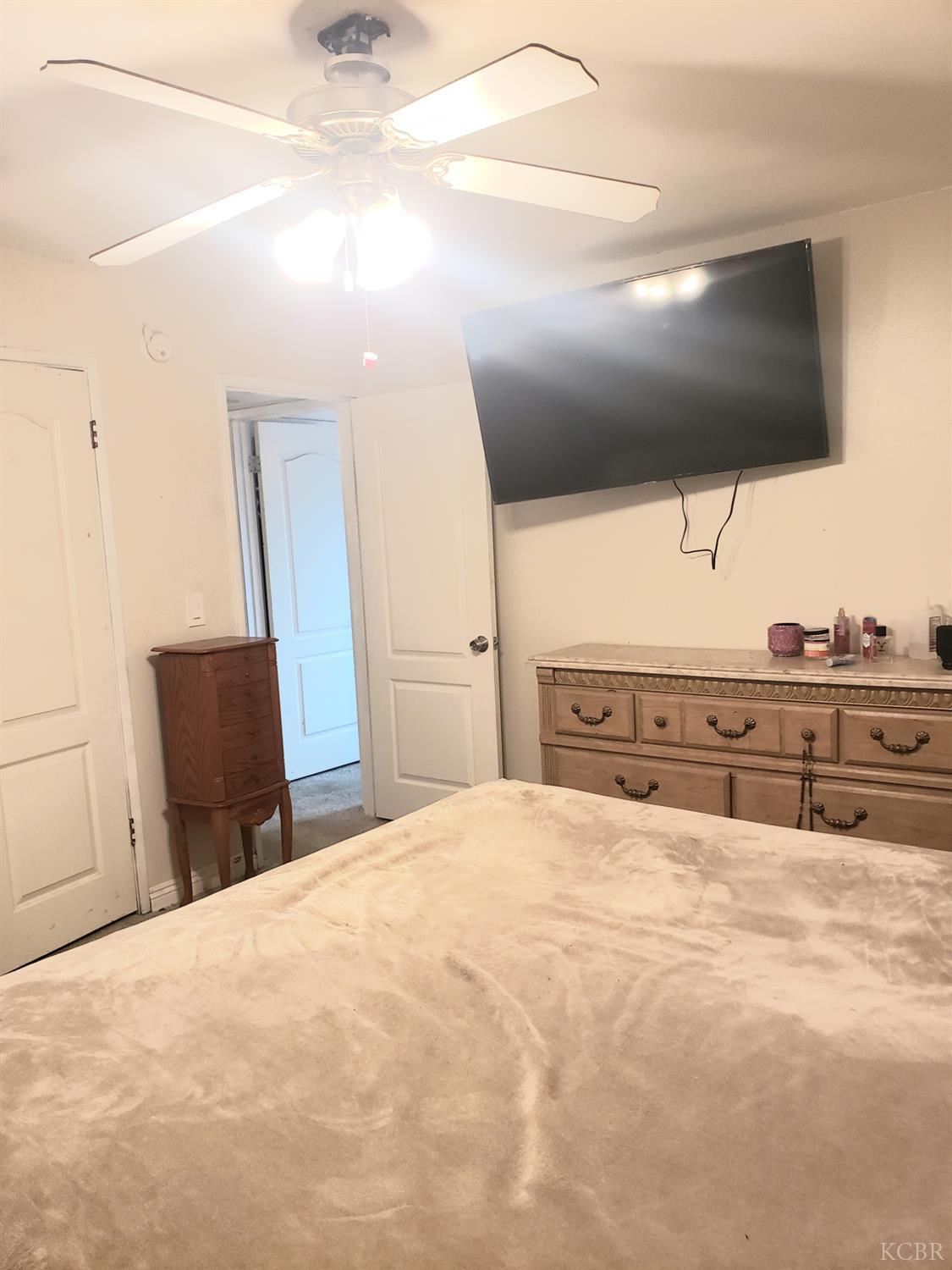 150 W Deodar Ln, Lemoore, CA 93245